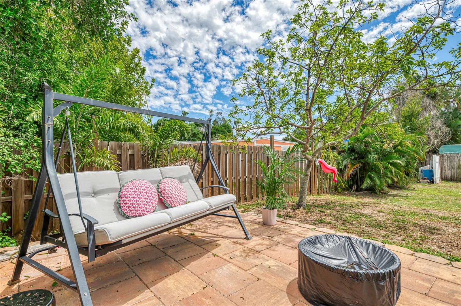 Listing photo id 34 for 71 Winson Avenue