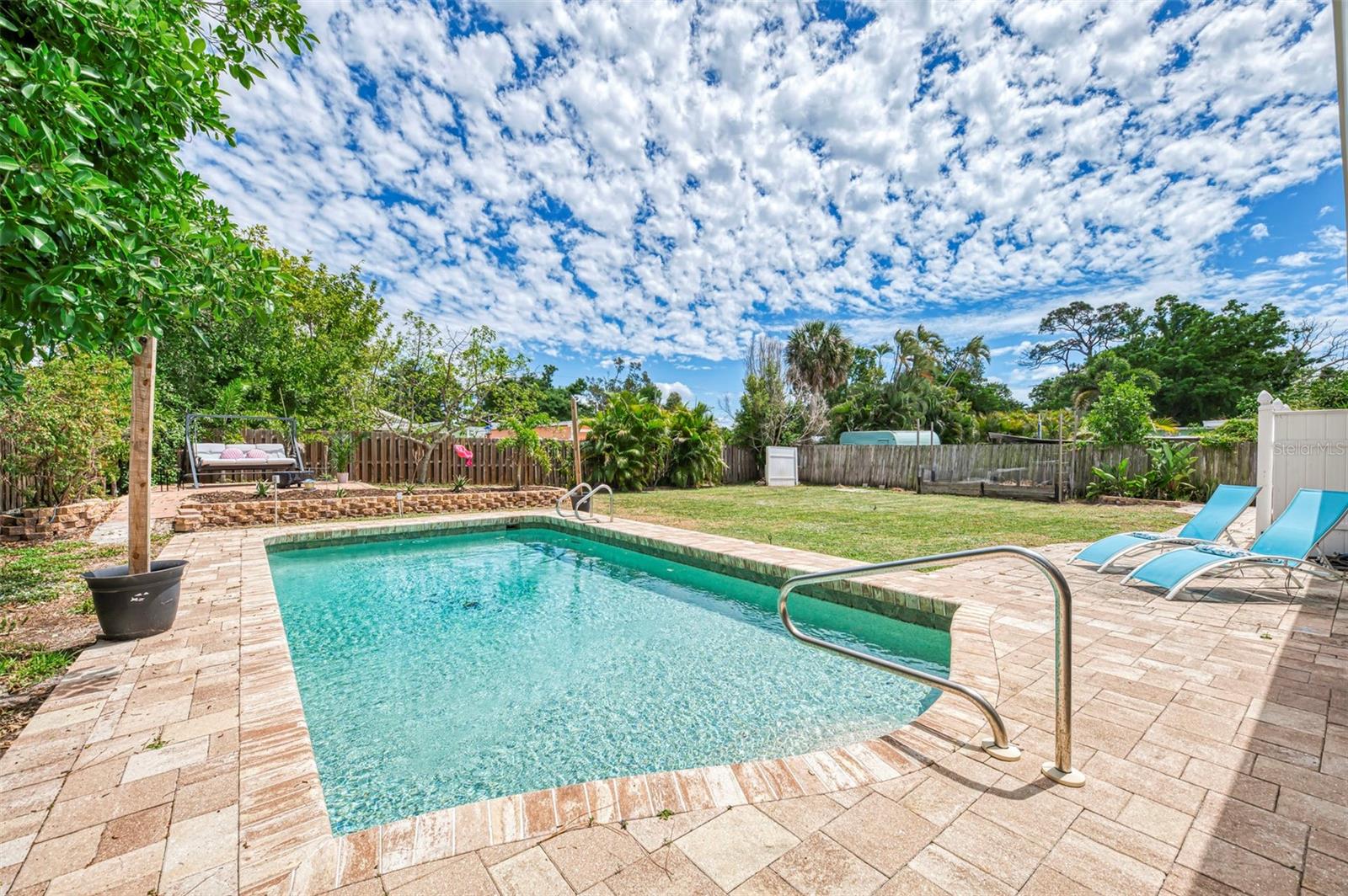 Listing photo id 35 for 71 Winson Avenue