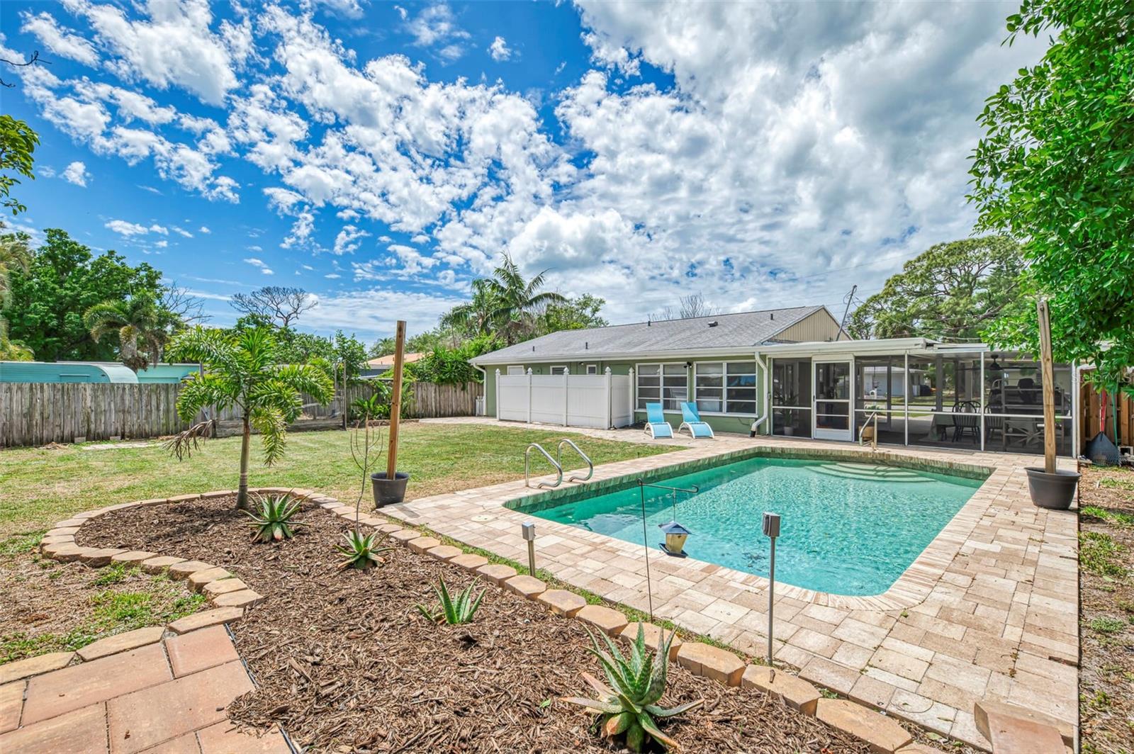 Listing photo id 36 for 71 Winson Avenue