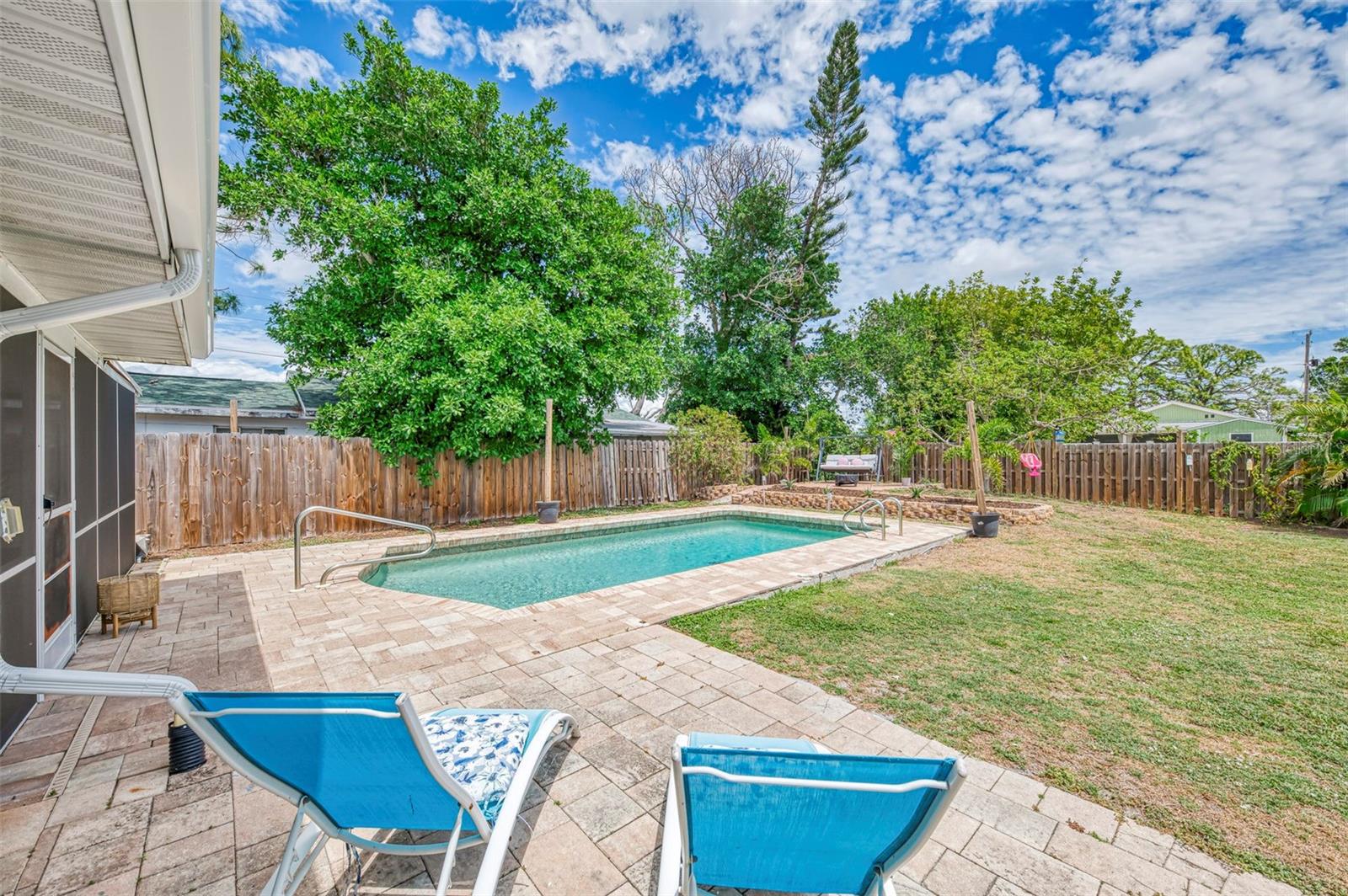 Listing photo id 37 for 71 Winson Avenue