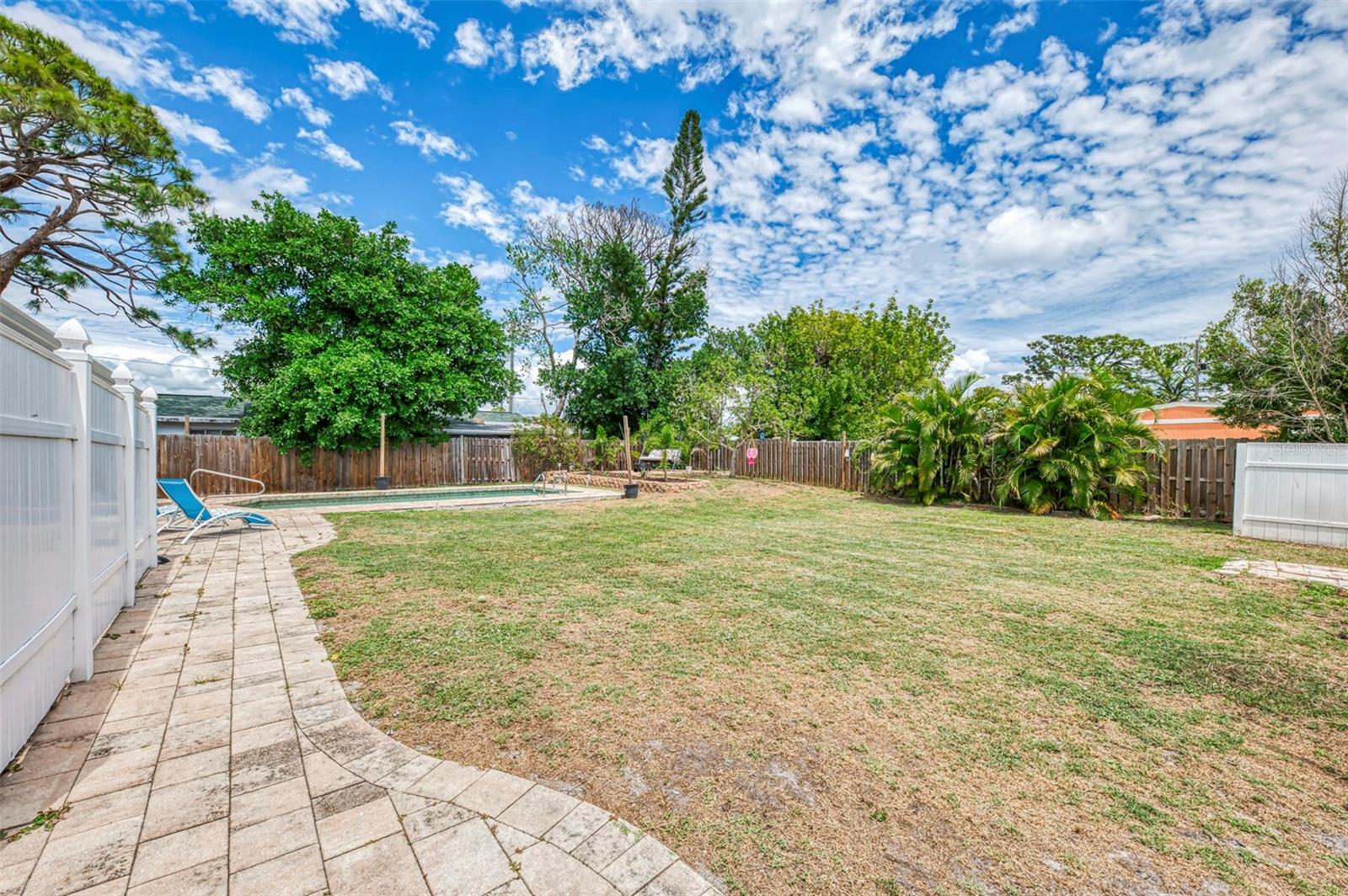 Listing photo id 38 for 71 Winson Avenue