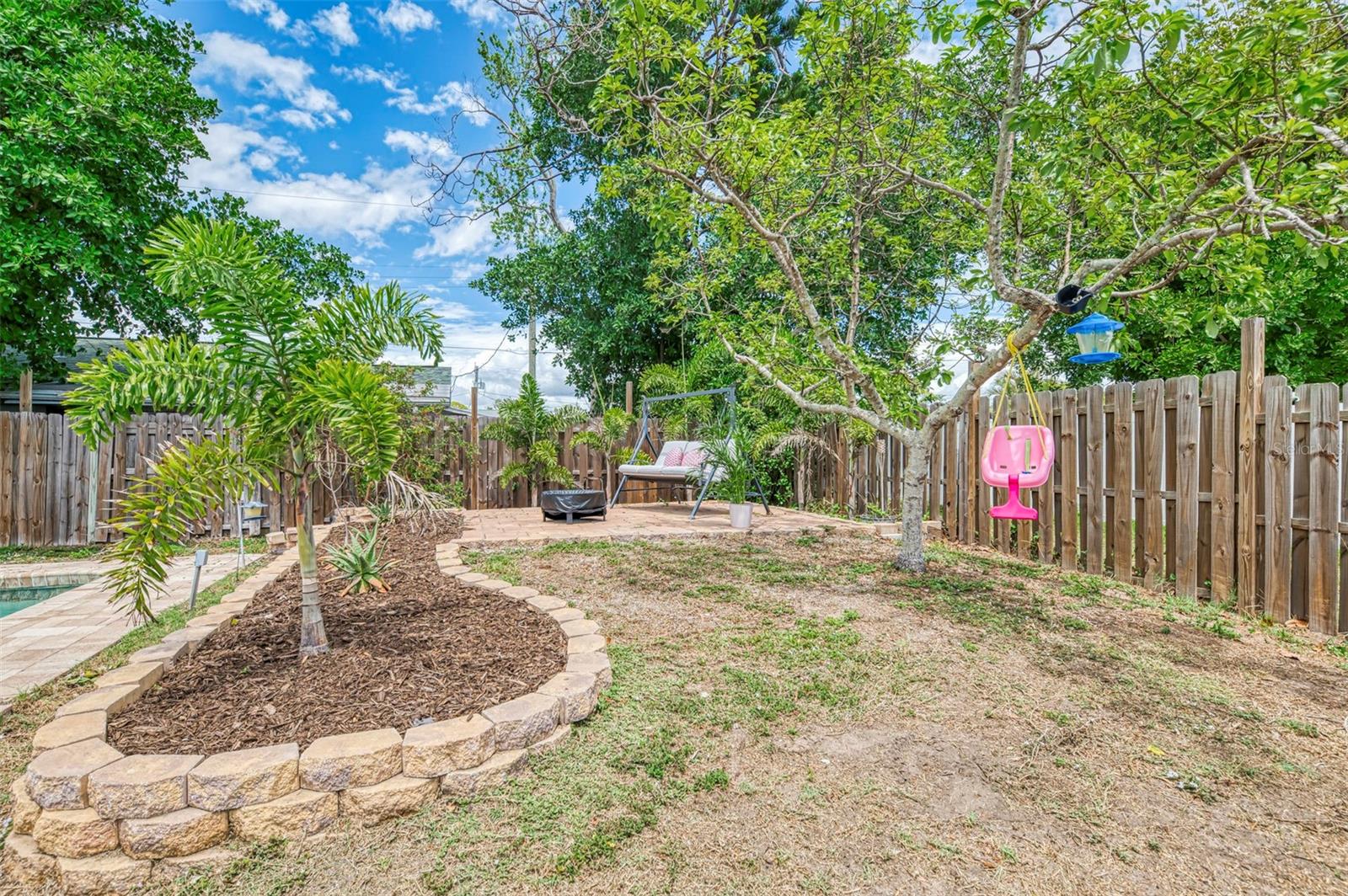 Listing photo id 39 for 71 Winson Avenue