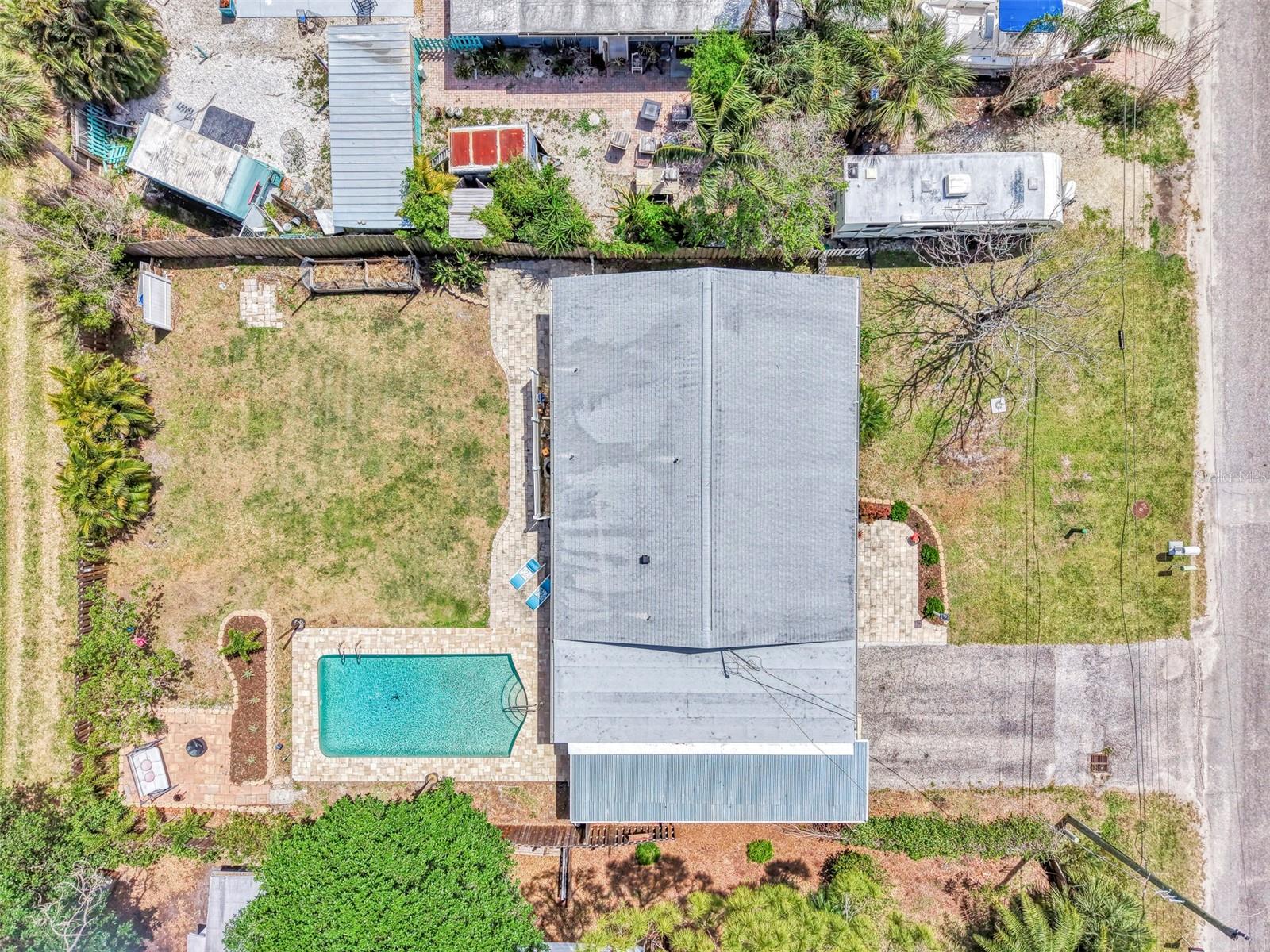 Listing photo id 41 for 71 Winson Avenue