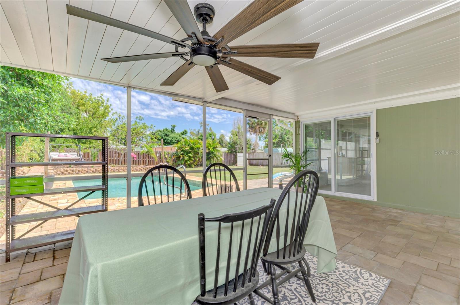 Listing photo id 3 for 71 Winson Avenue