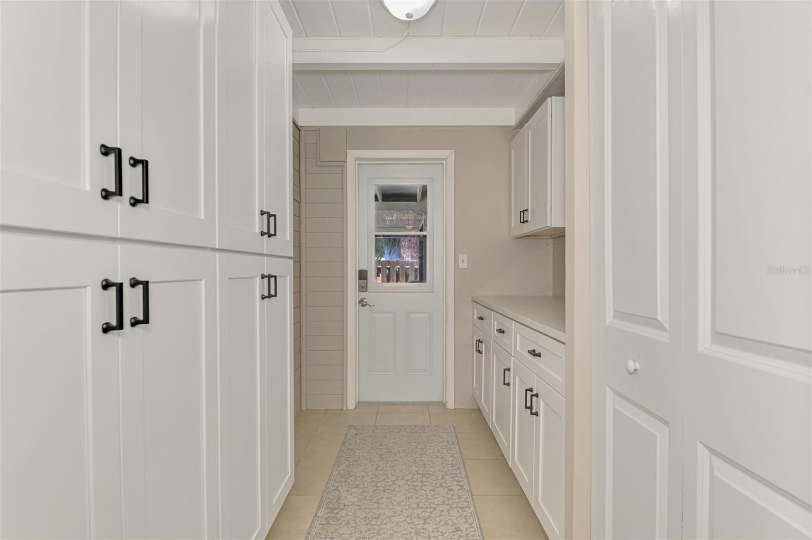 Listing photo id 5 for 71 Winson Avenue