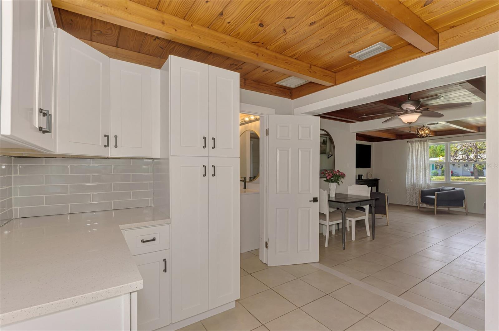 Listing photo id 6 for 71 Winson Avenue