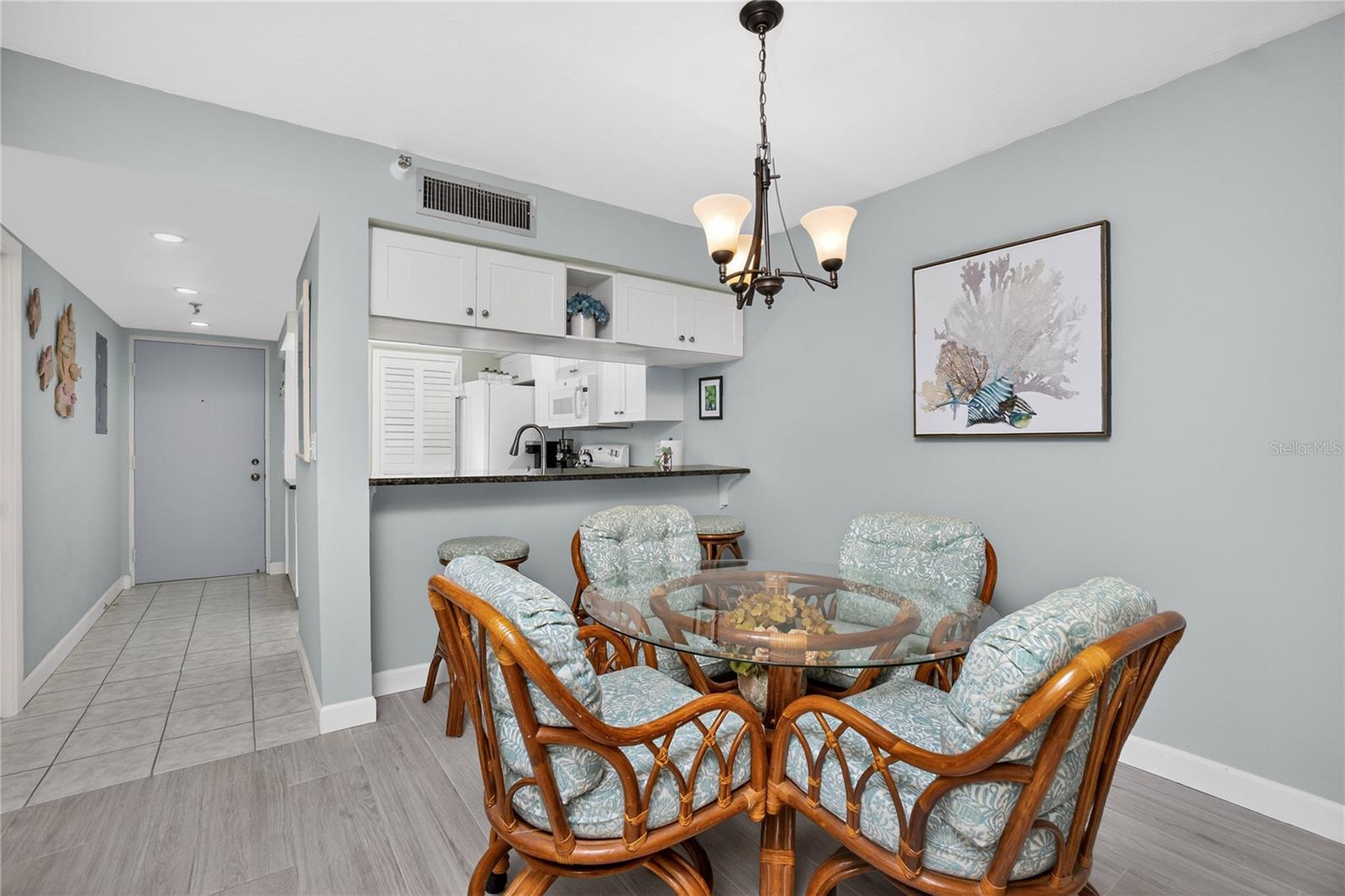 Image 11 of 61 For 1501 Beach Road 210