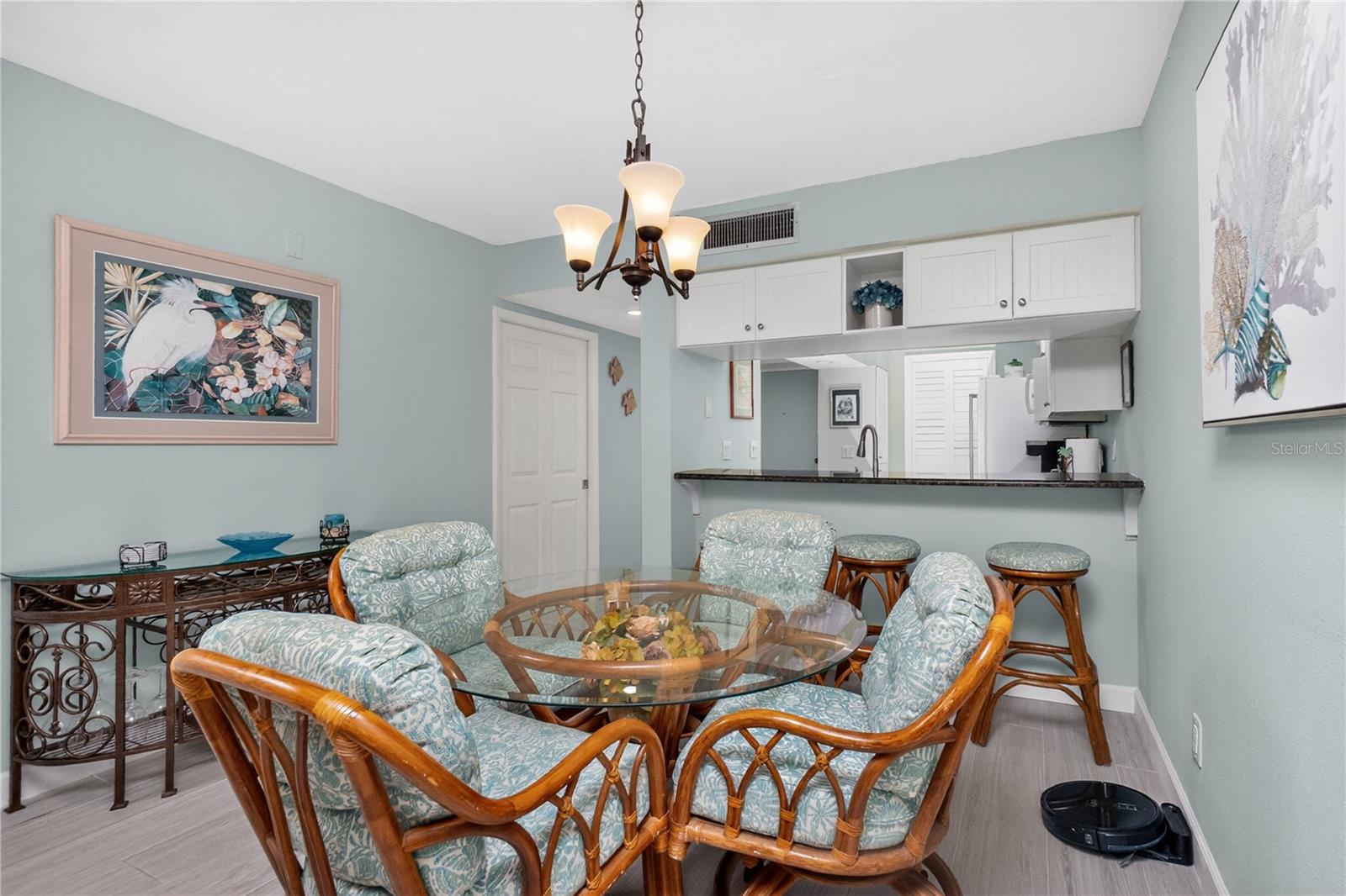 Image 12 of 61 For 1501 Beach Road 210