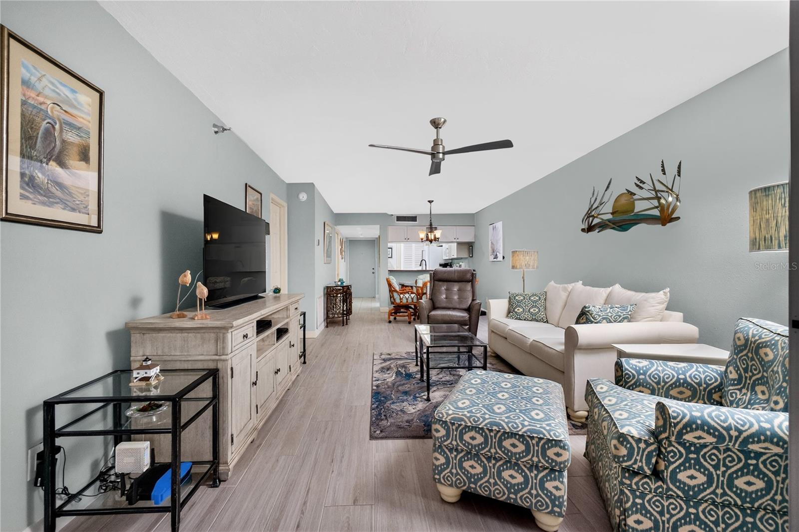 Image 15 of 61 For 1501 Beach Road 210