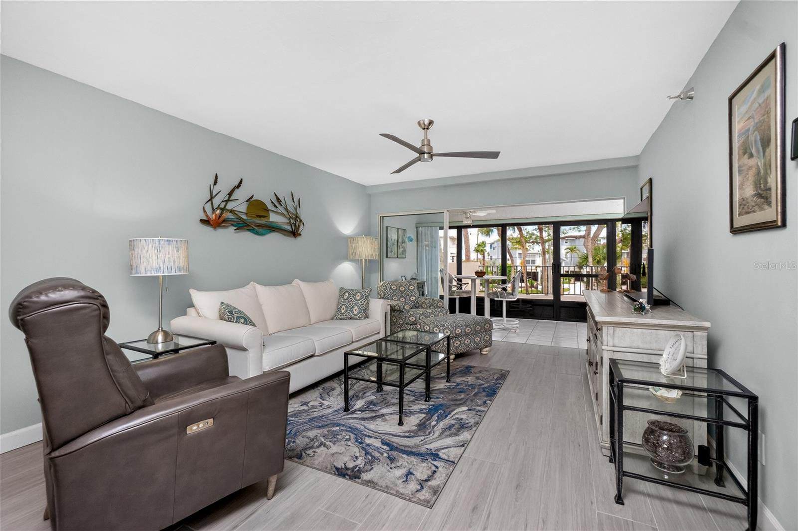 Image 2 of 61 For 1501 Beach Road 210