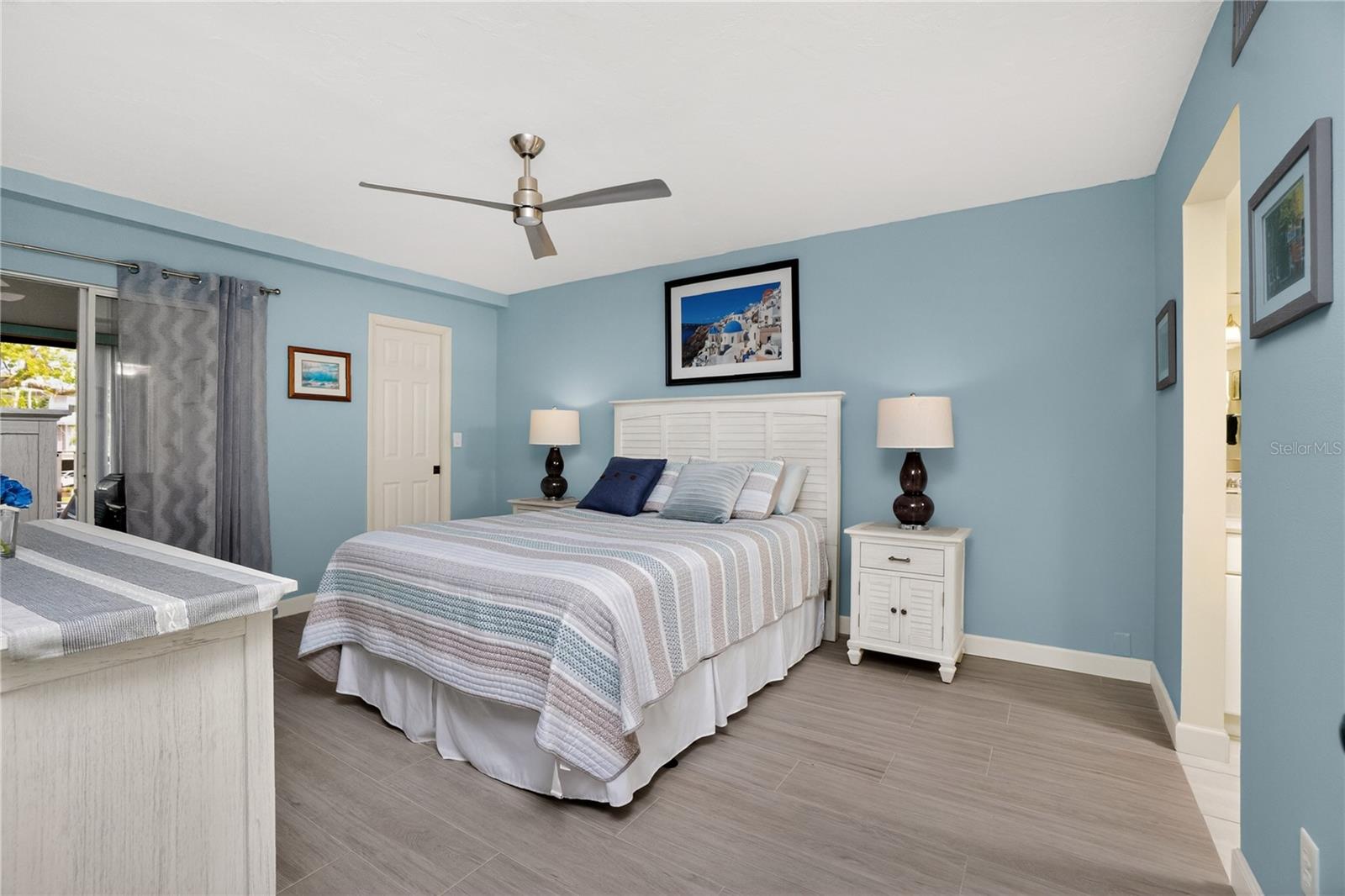 Image 20 of 61 For 1501 Beach Road 210