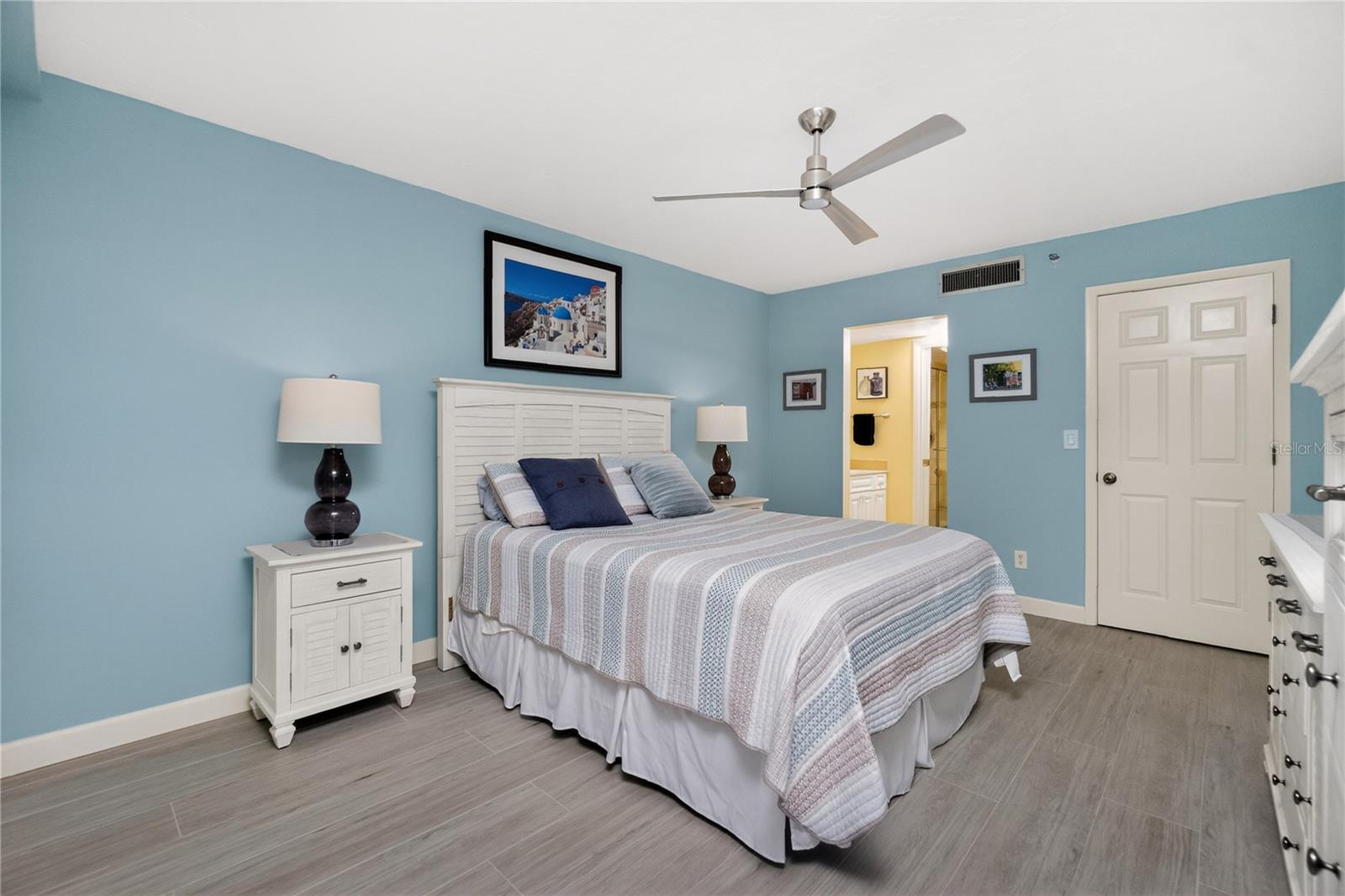 Image 21 of 61 For 1501 Beach Road 210