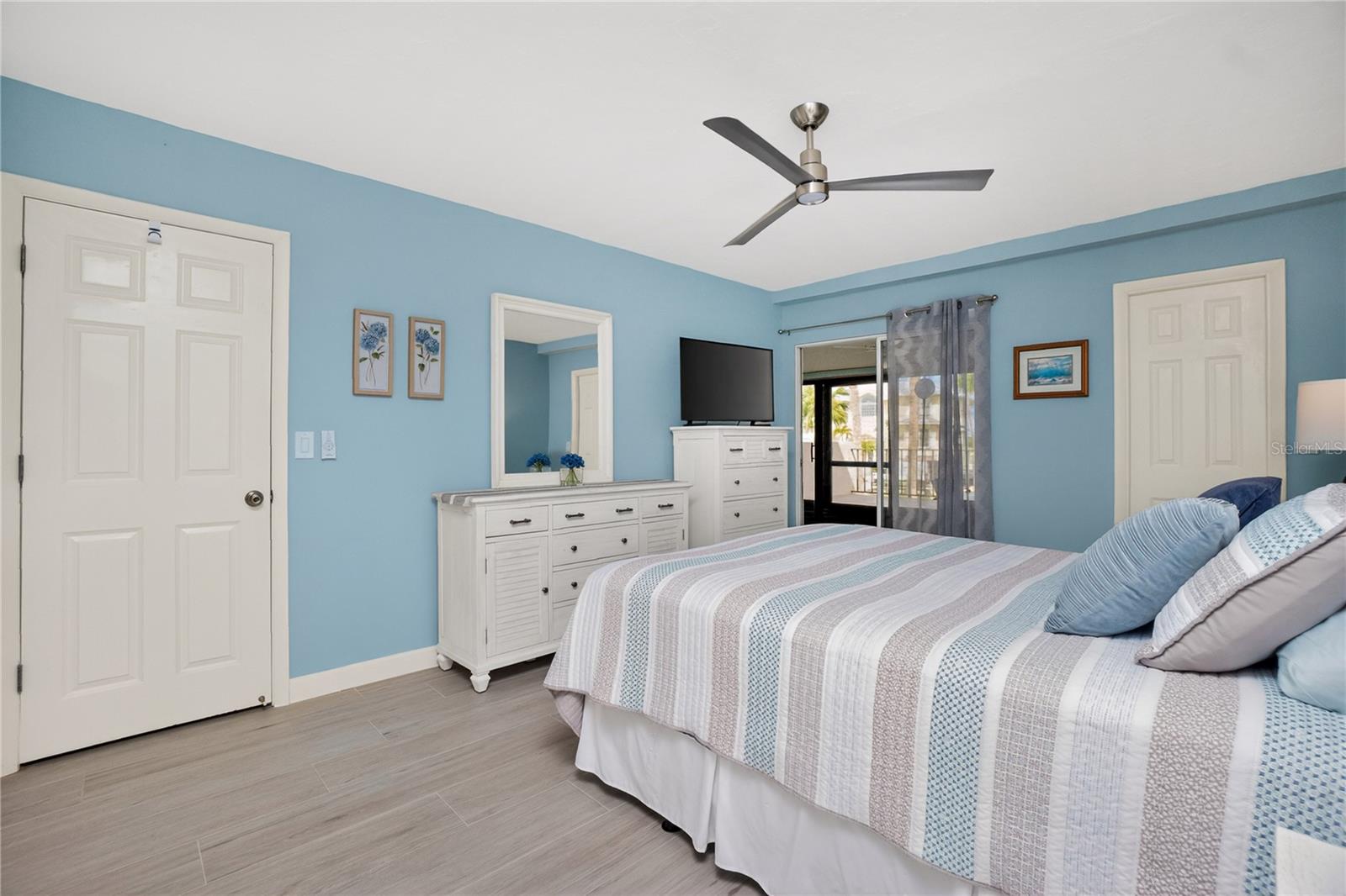 Image 22 of 61 For 1501 Beach Road 210