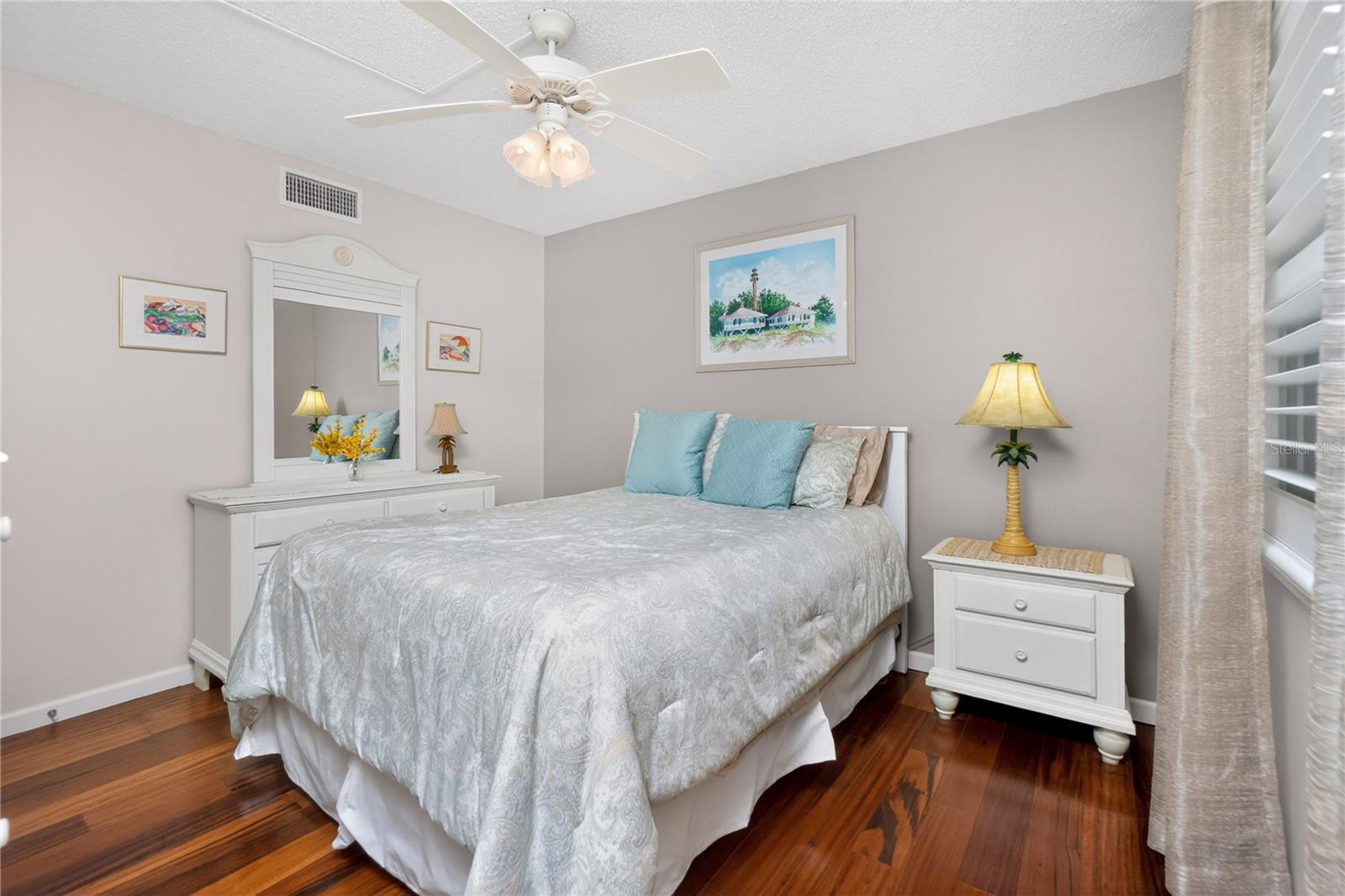 Image 28 of 61 For 1501 Beach Road 210