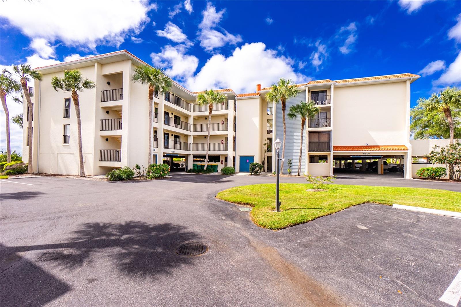 Image 38 of 61 For 1501 Beach Road 210