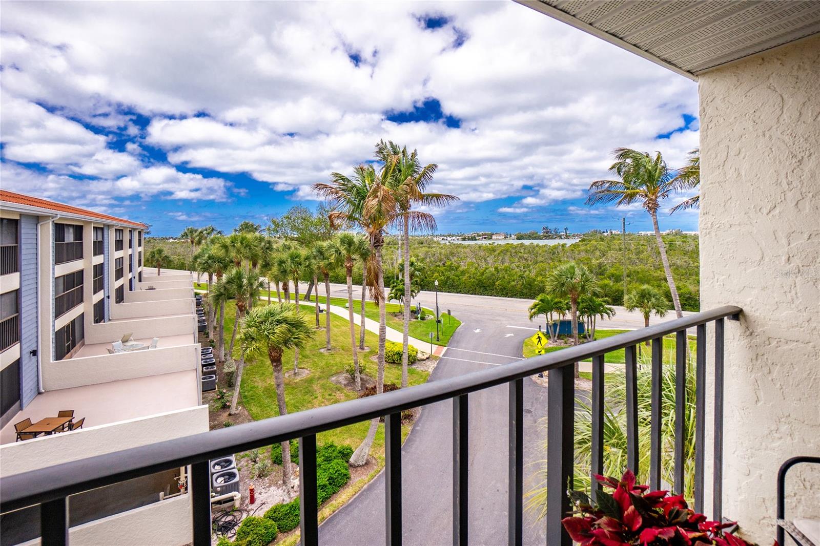 Image 13 of 58 For 1591 Beach Road 407