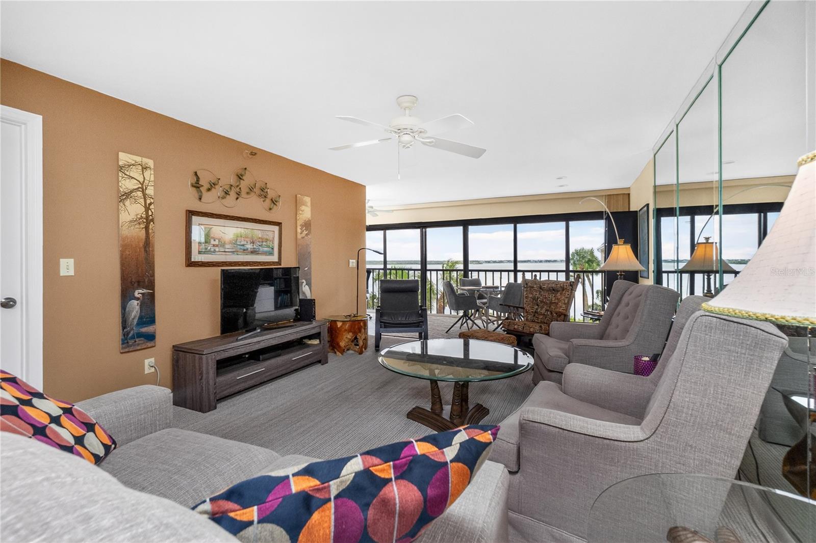 Image 15 of 58 For 1591 Beach Road 407