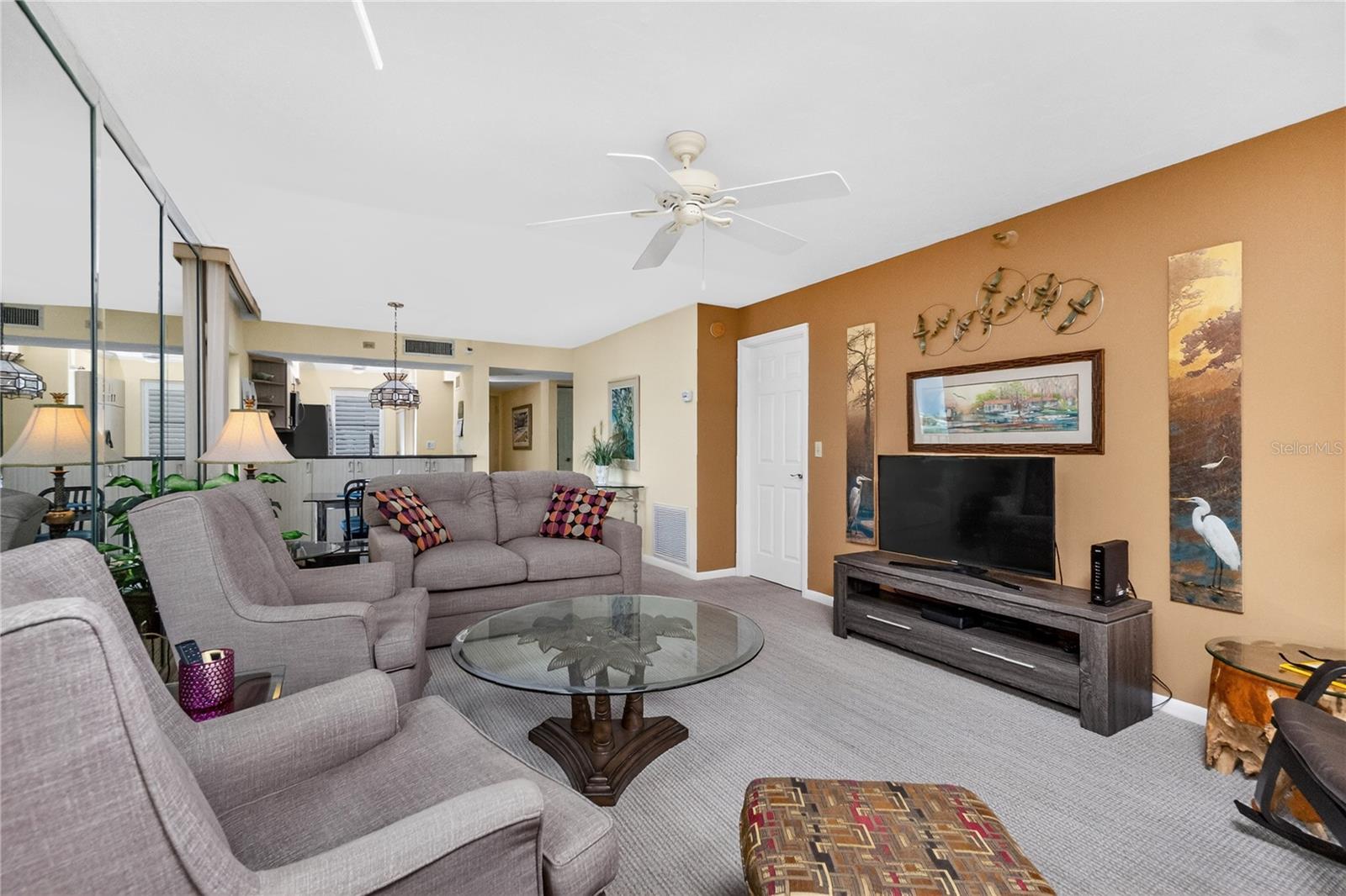 Image 17 of 58 For 1591 Beach Road 407