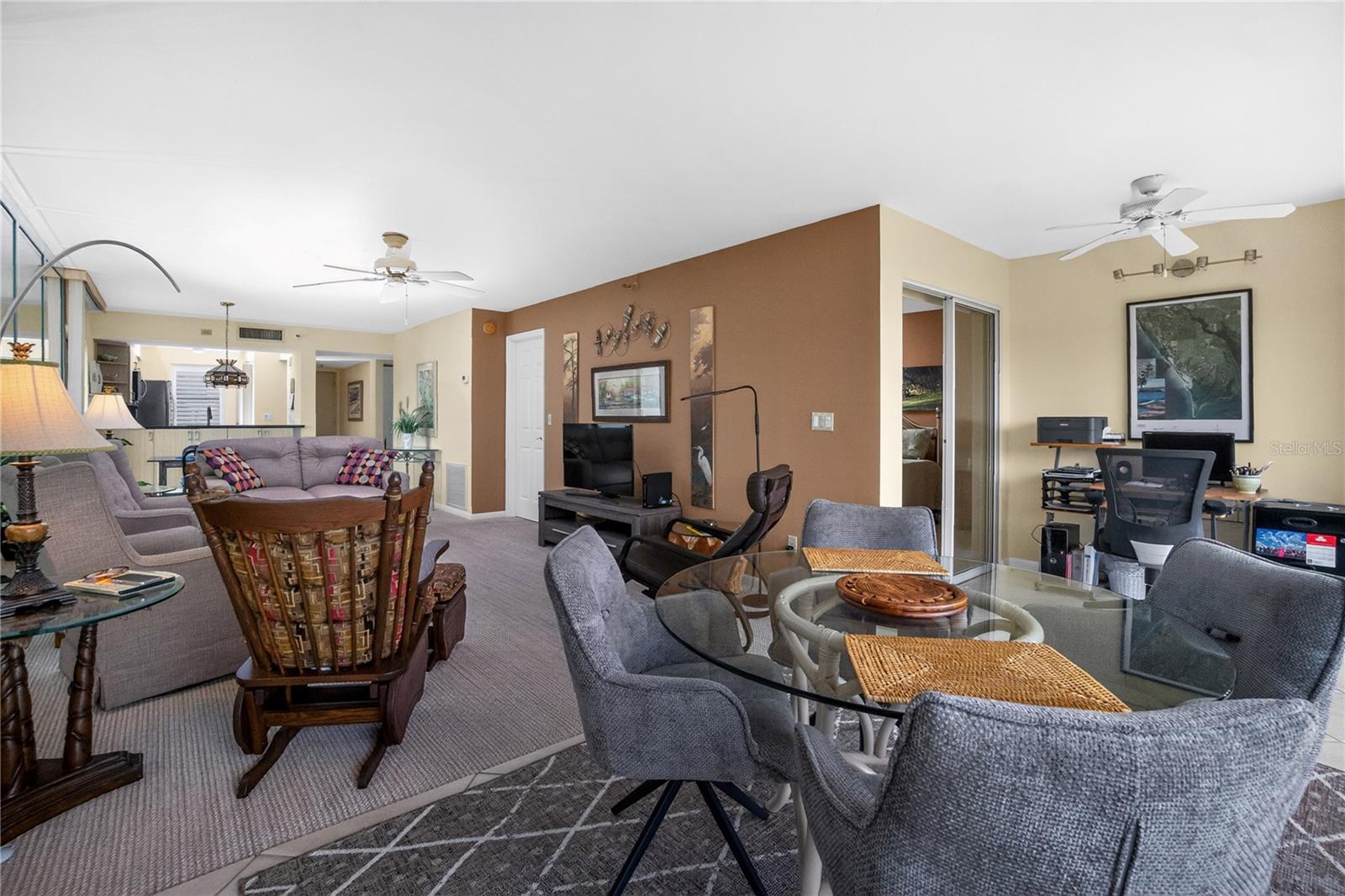 Image 19 of 58 For 1591 Beach Road 407