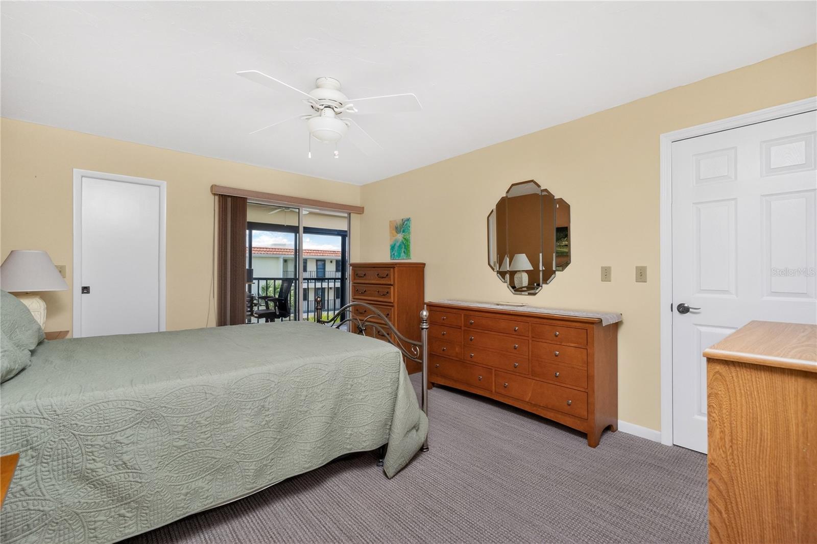 Image 25 of 58 For 1591 Beach Road 407