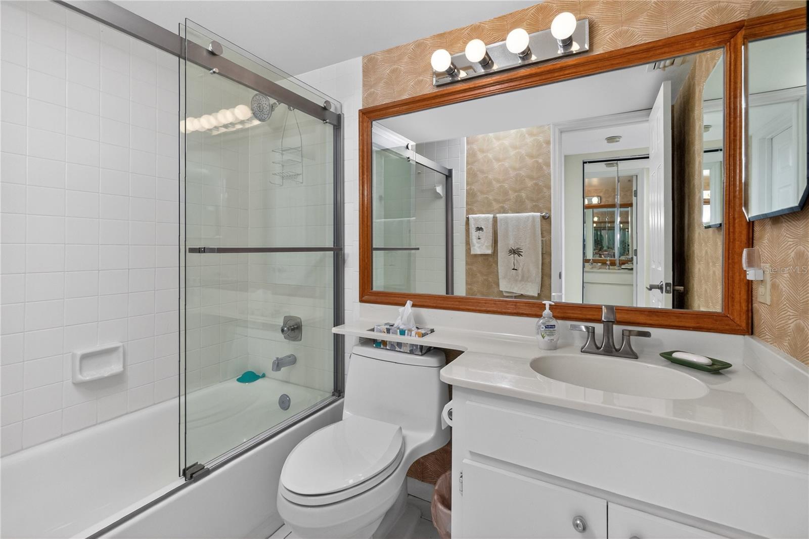 Image 30 of 58 For 1591 Beach Road 407