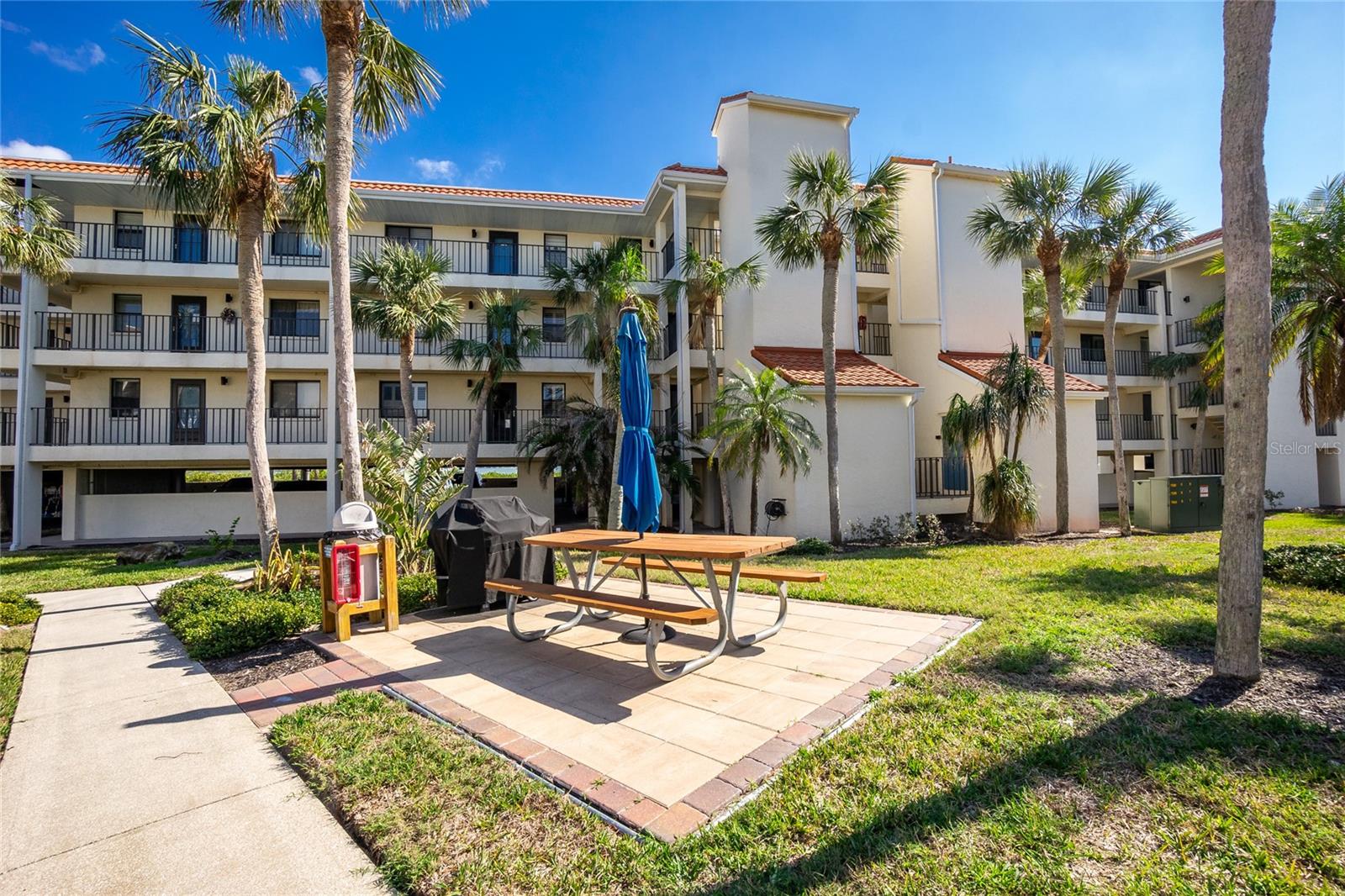 Image 31 of 58 For 1591 Beach Road 407