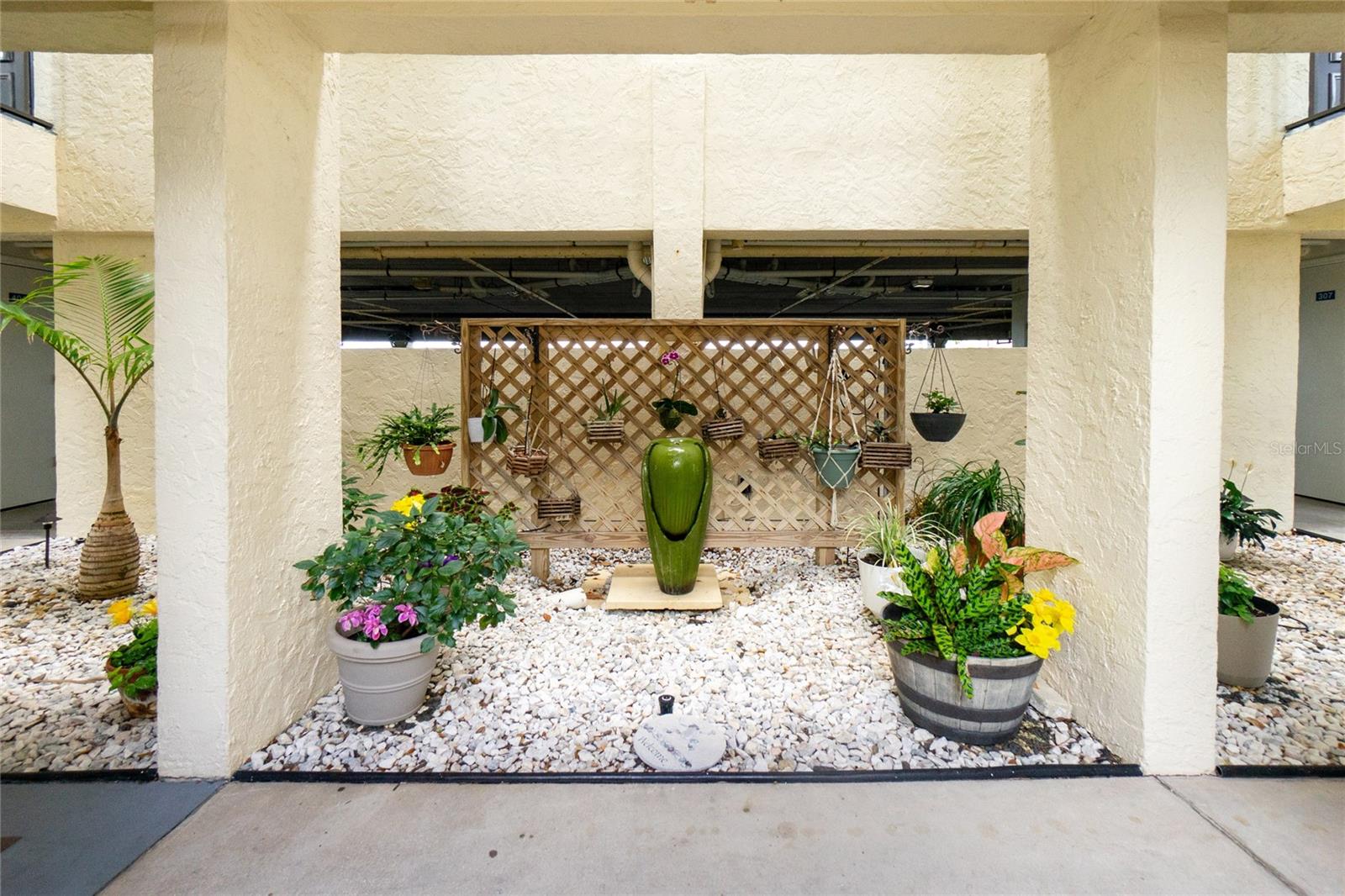 Image 41 of 58 For 1591 Beach Road 407