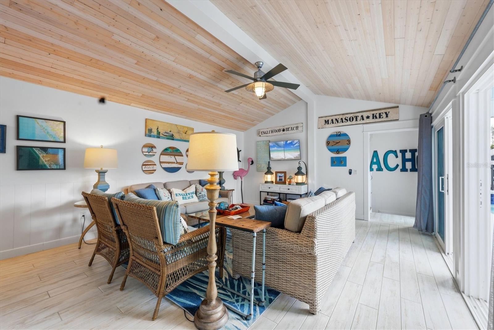 Image 10 of 71 For 4074 Beach Road