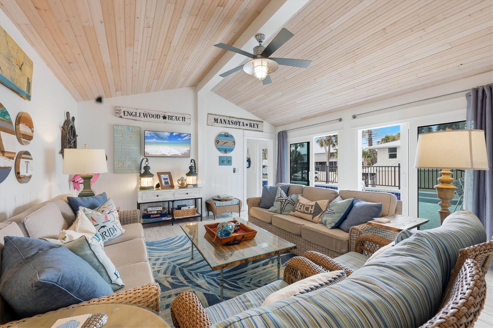 Image 11 of 71 For 4074 Beach Road