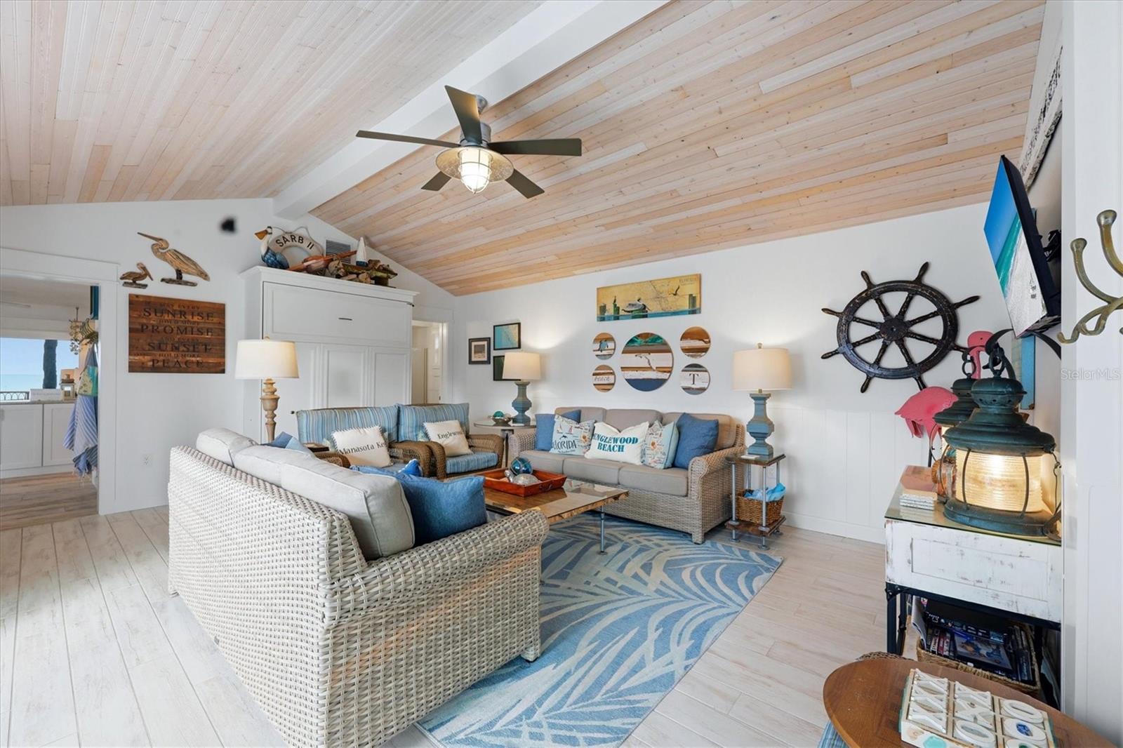 Image 12 of 71 For 4074 Beach Road