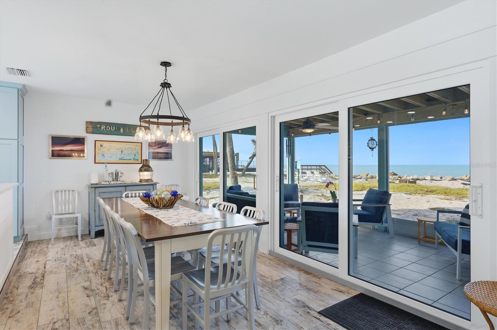 Image 15 of 71 For 4074 Beach Road