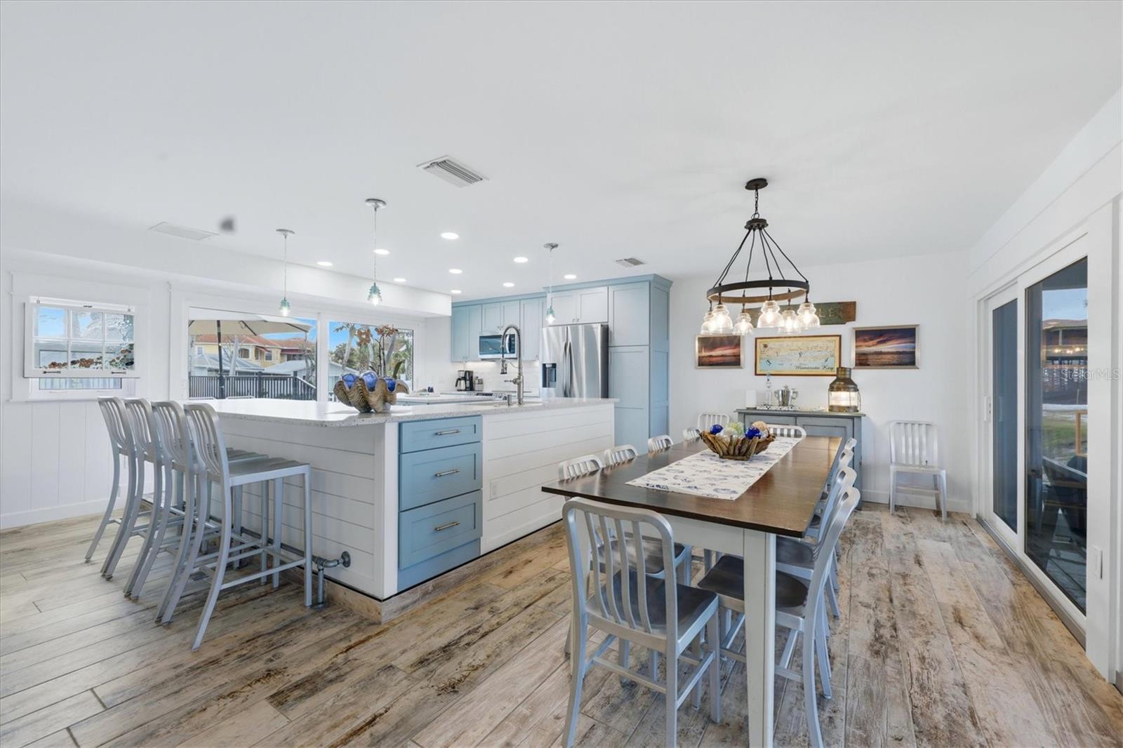 Image 16 of 71 For 4074 Beach Road