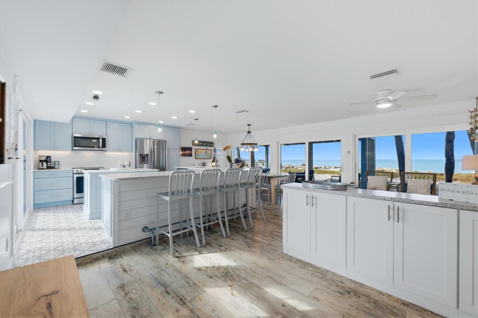 Image 17 of 71 For 4074 Beach Road