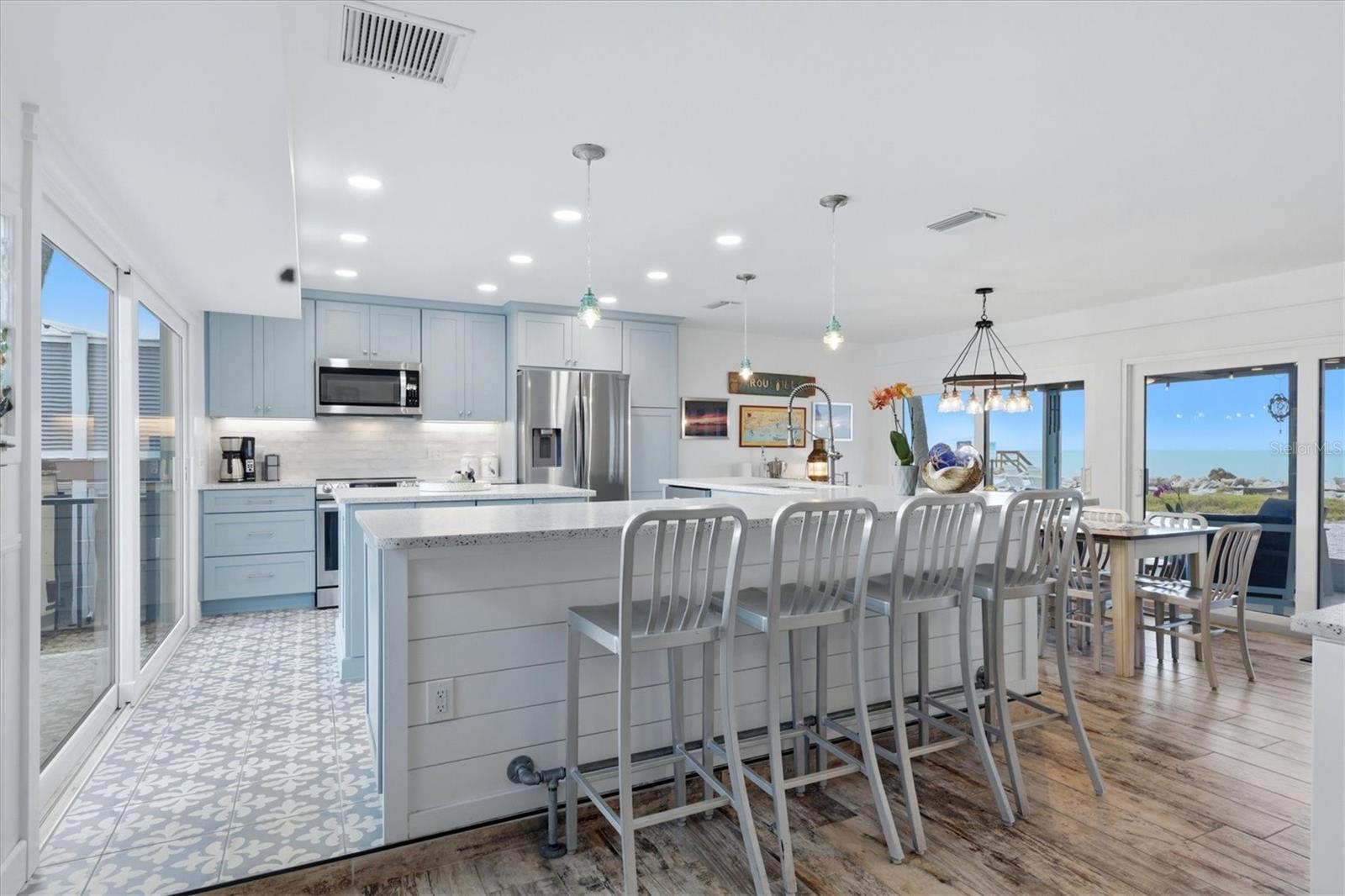 Image 18 of 71 For 4074 Beach Road