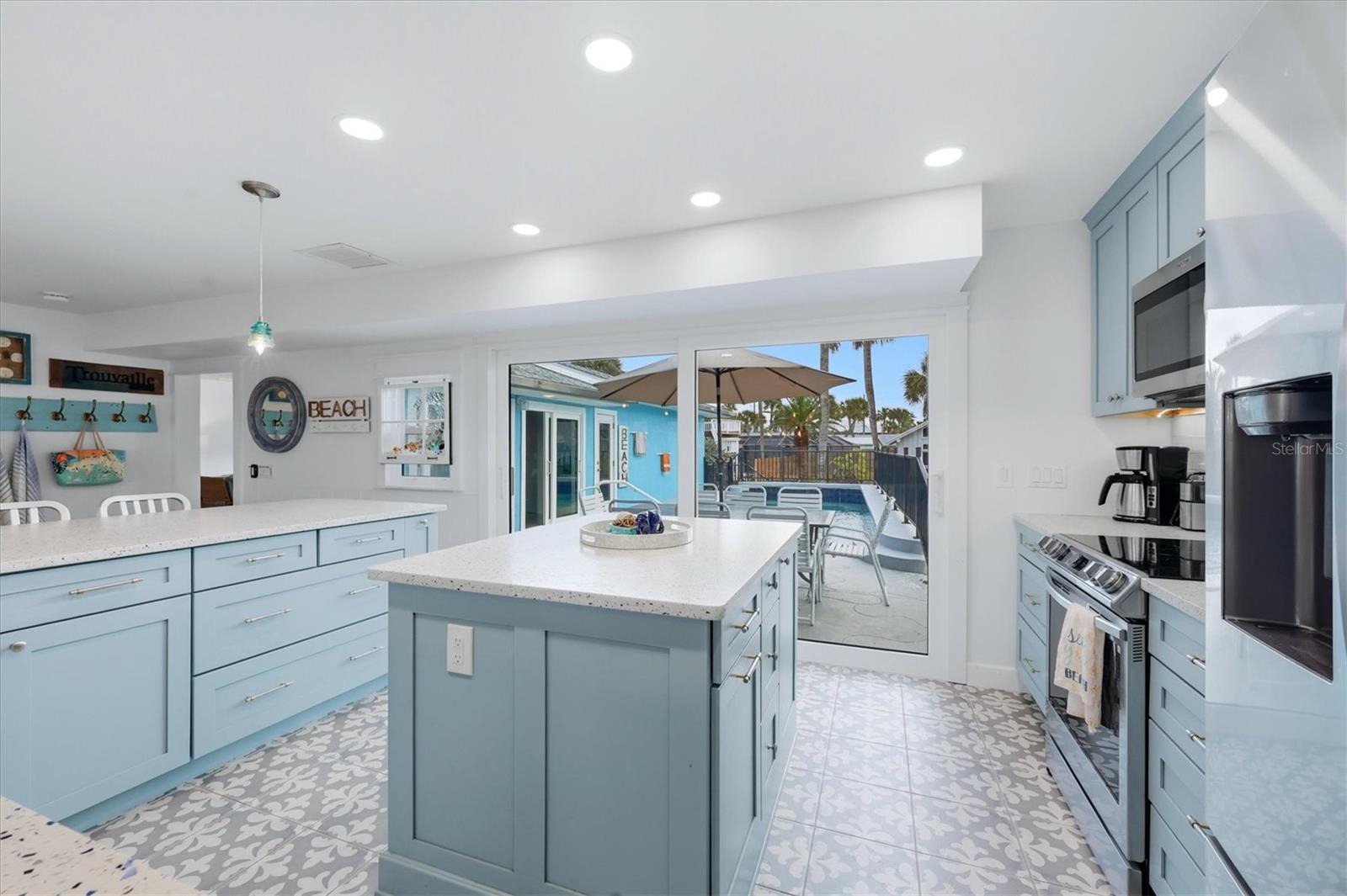 Image 20 of 71 For 4074 Beach Road