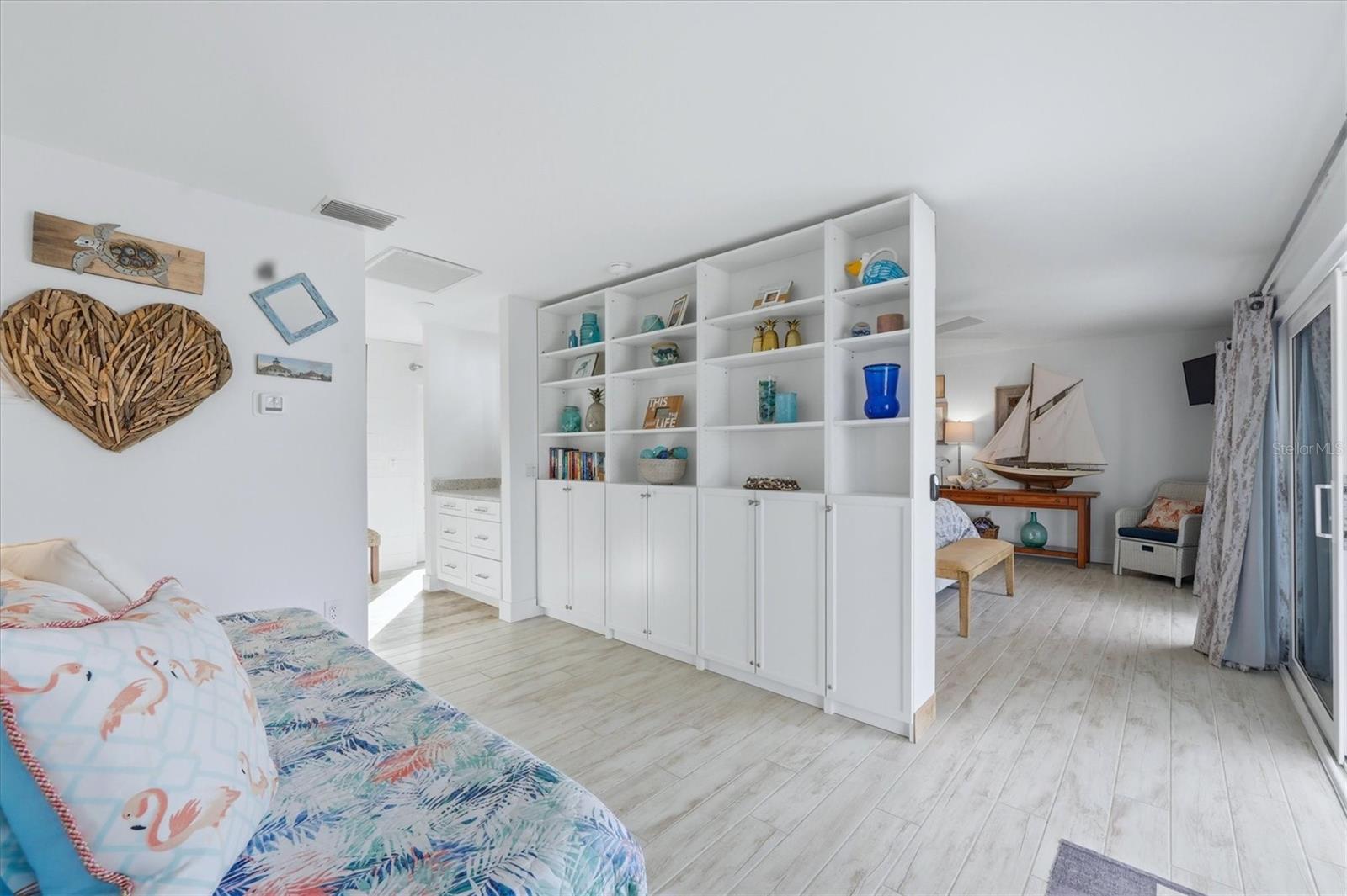 Image 23 of 71 For 4074 Beach Road