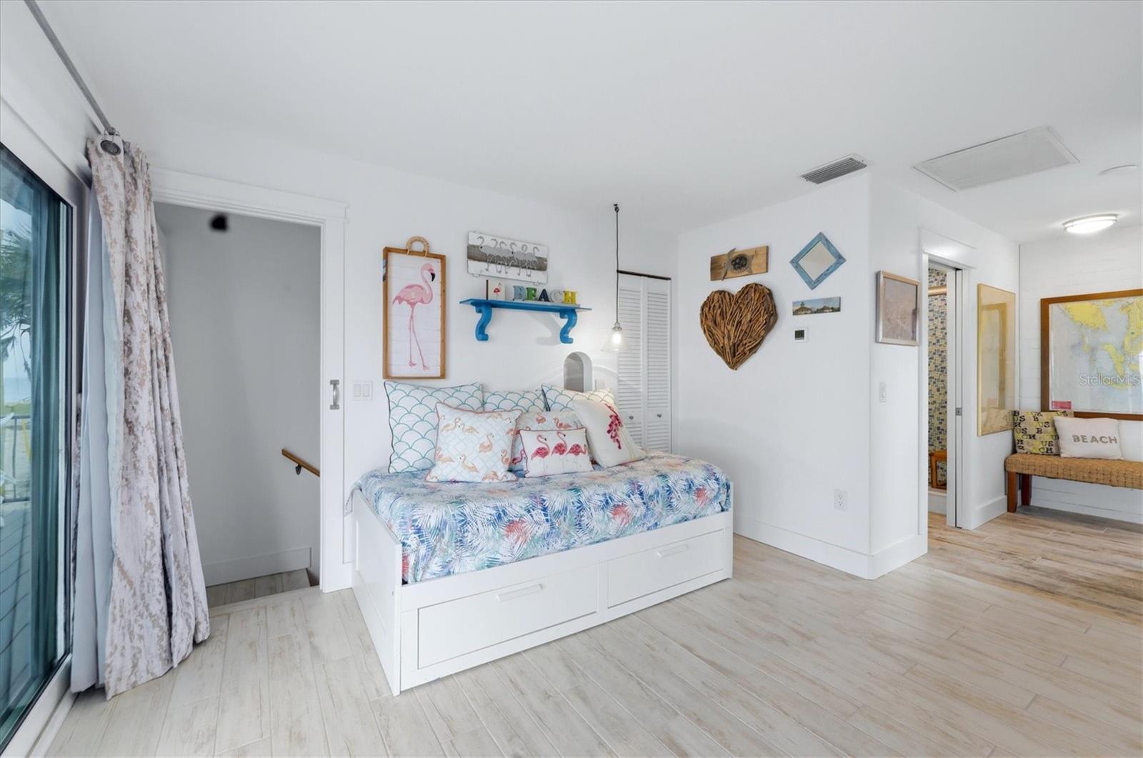 Image 24 of 71 For 4074 Beach Road