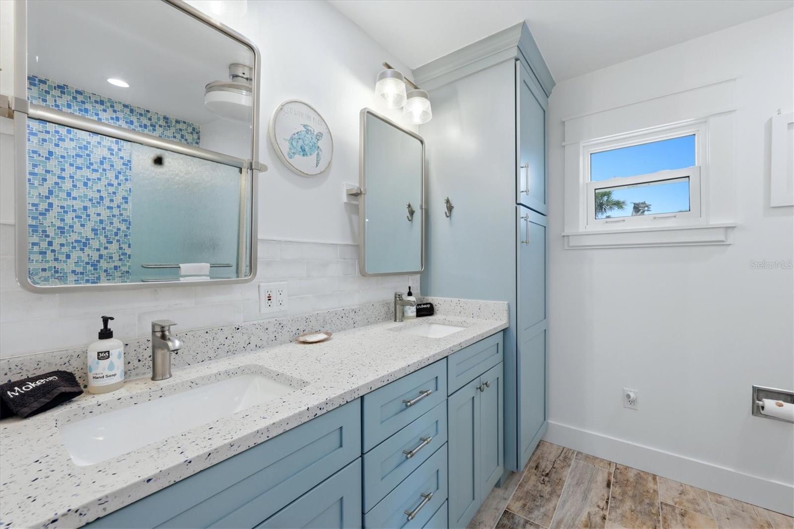 Image 31 of 71 For 4074 Beach Road