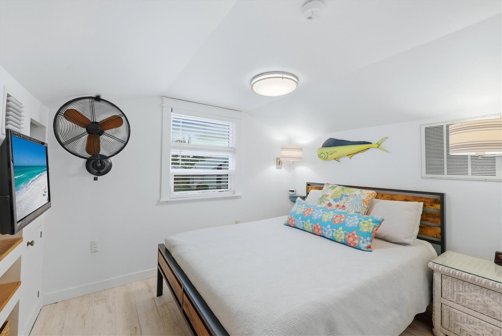 Image 41 of 71 For 4074 Beach Road