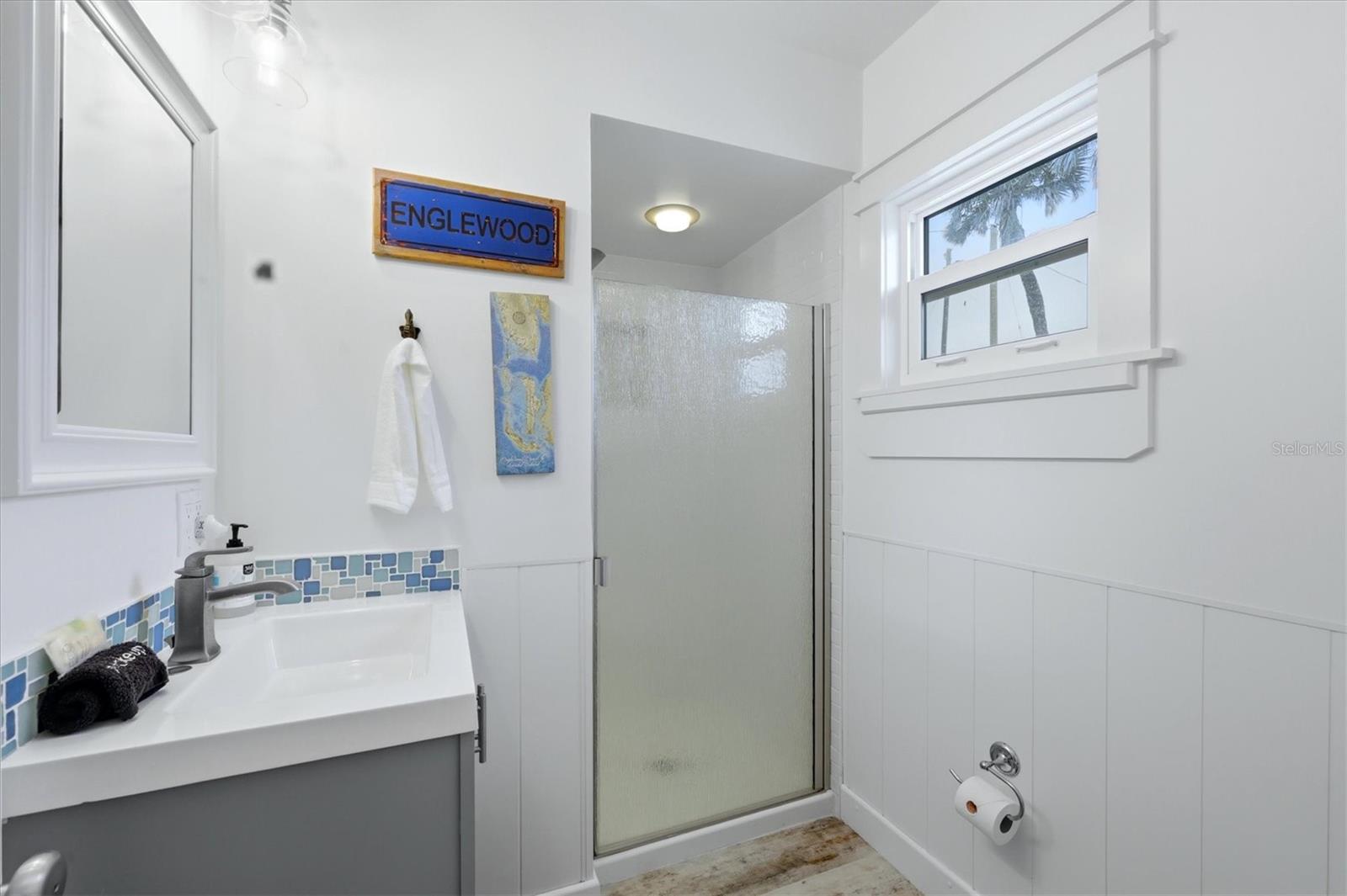 Image 42 of 71 For 4074 Beach Road