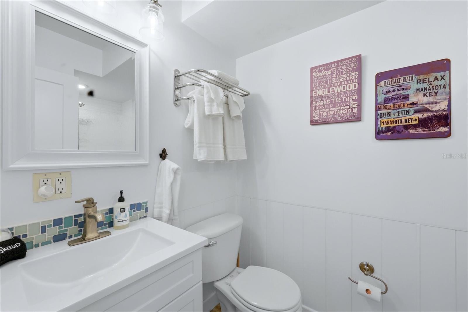 Image 43 of 71 For 4074 Beach Road