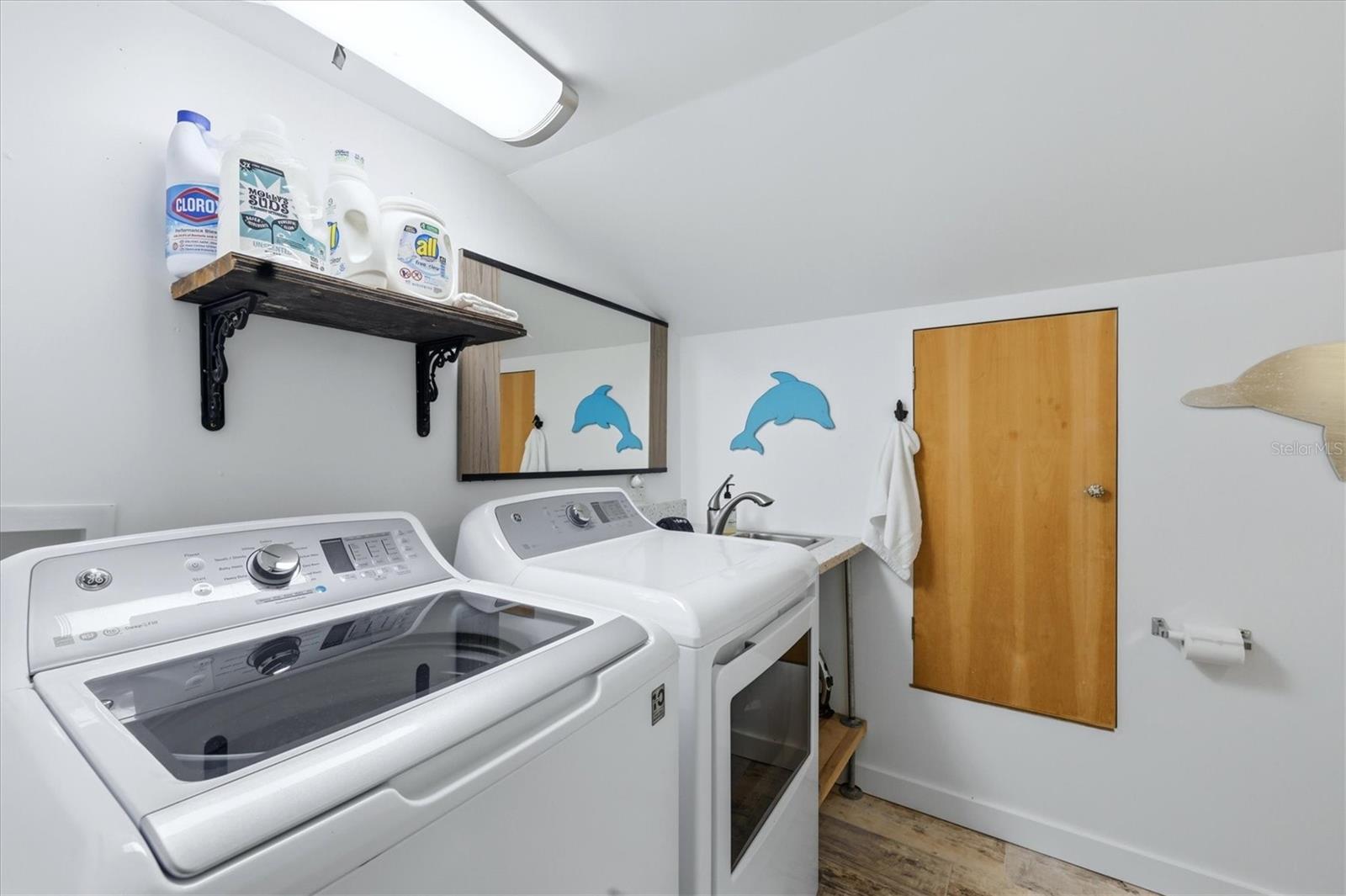 Image 44 of 71 For 4074 Beach Road