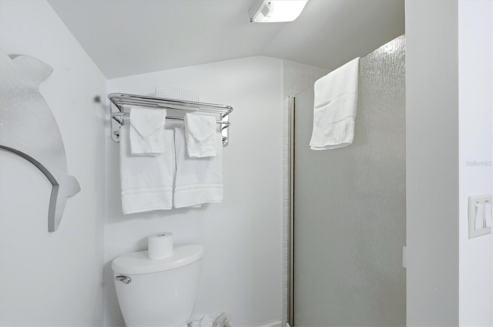 Image 45 of 71 For 4074 Beach Road