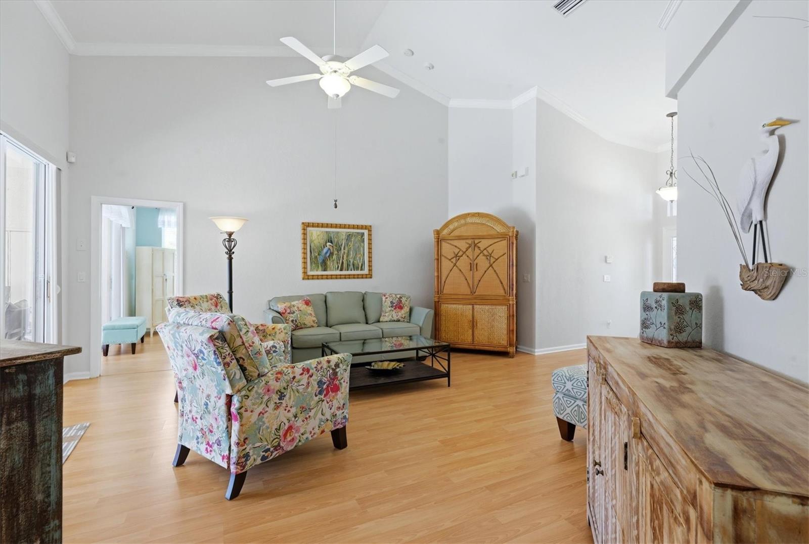 Image 10 of 82 For 4120 Lakes Court