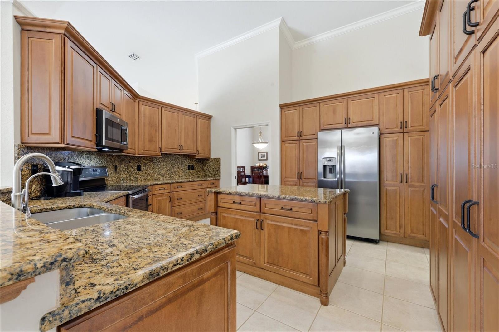 Image 17 of 82 For 4120 Lakes Court