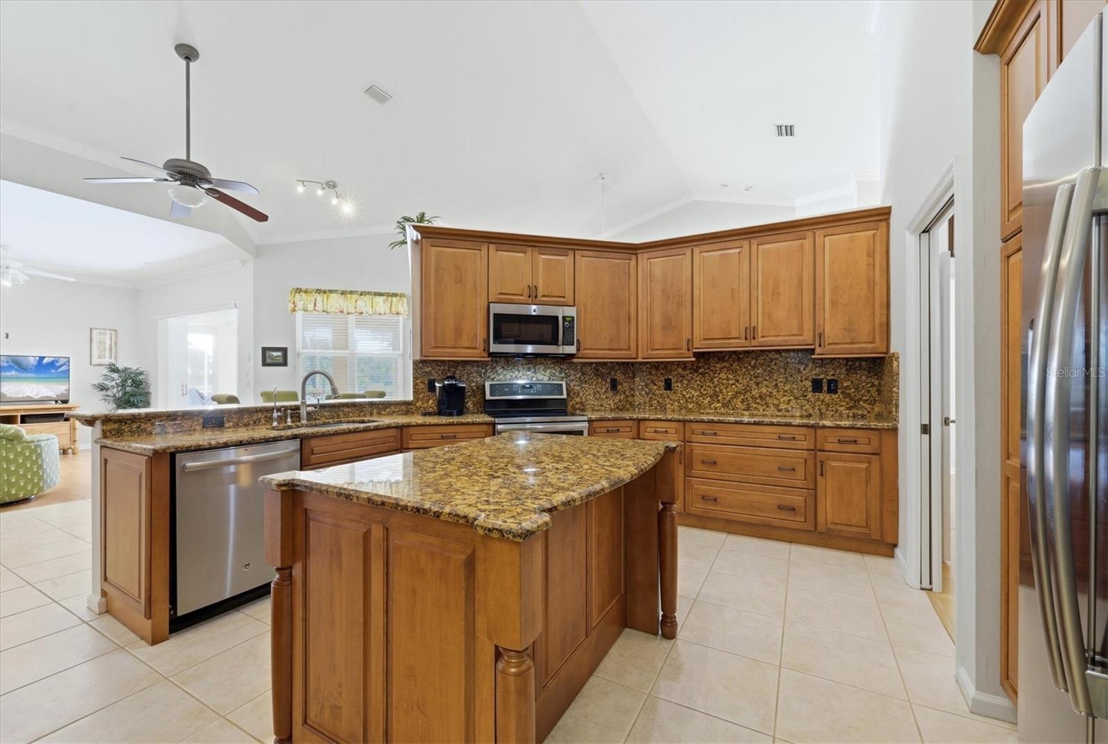 Image 18 of 82 For 4120 Lakes Court