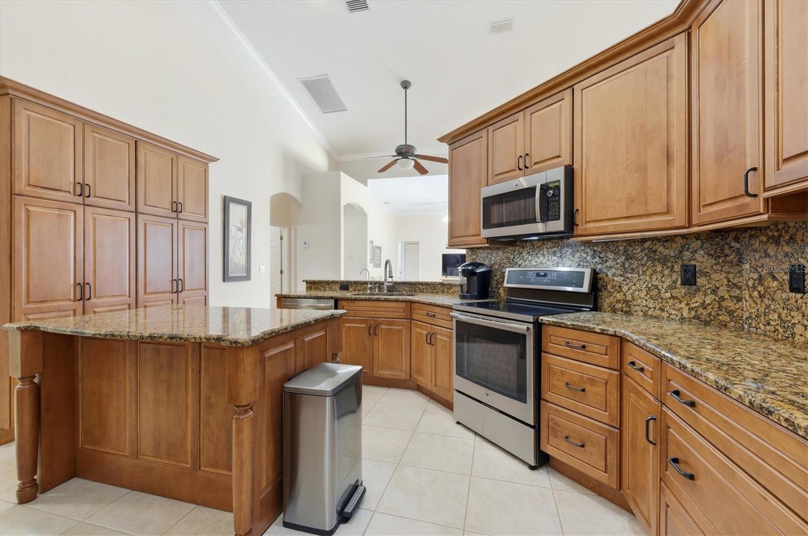 Image 19 of 82 For 4120 Lakes Court