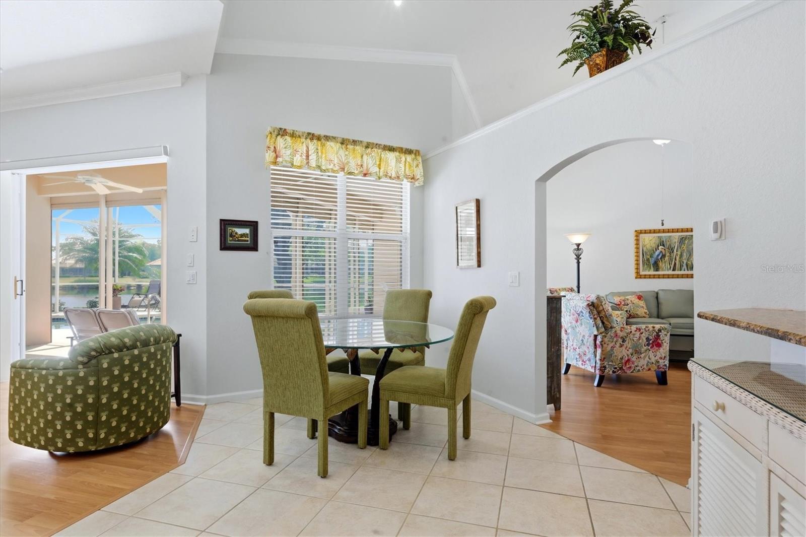 Image 20 of 82 For 4120 Lakes Court