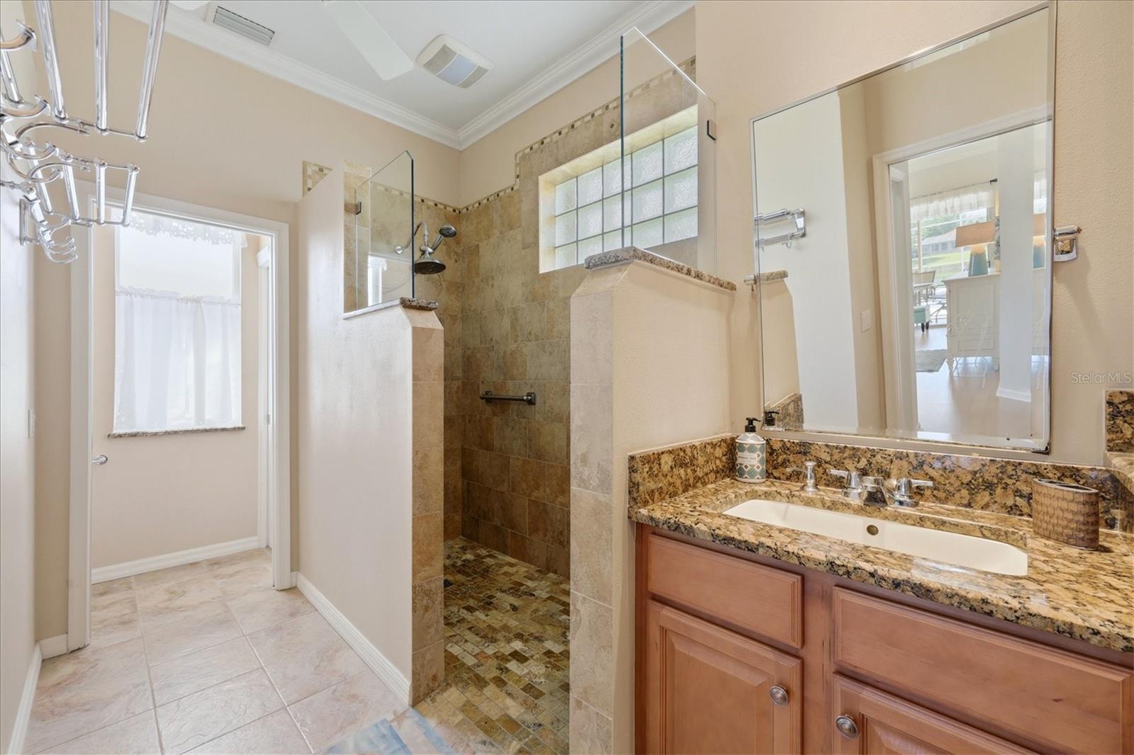 Image 28 of 82 For 4120 Lakes Court