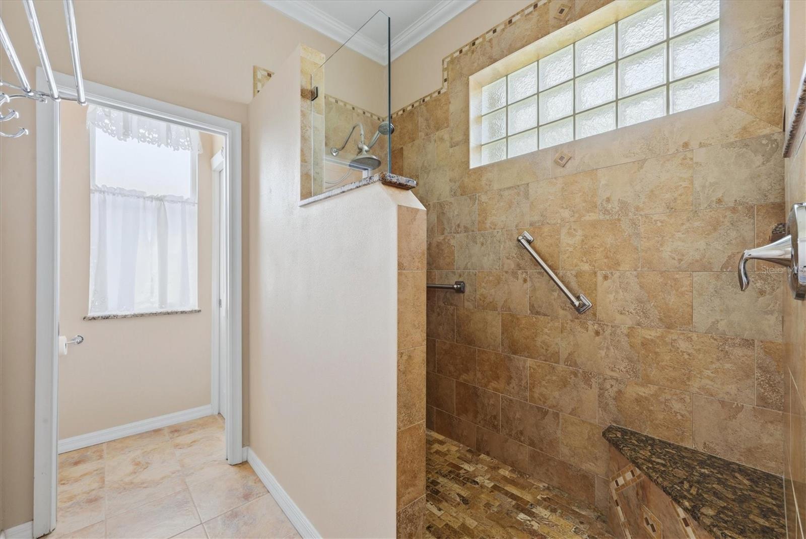 Image 29 of 82 For 4120 Lakes Court